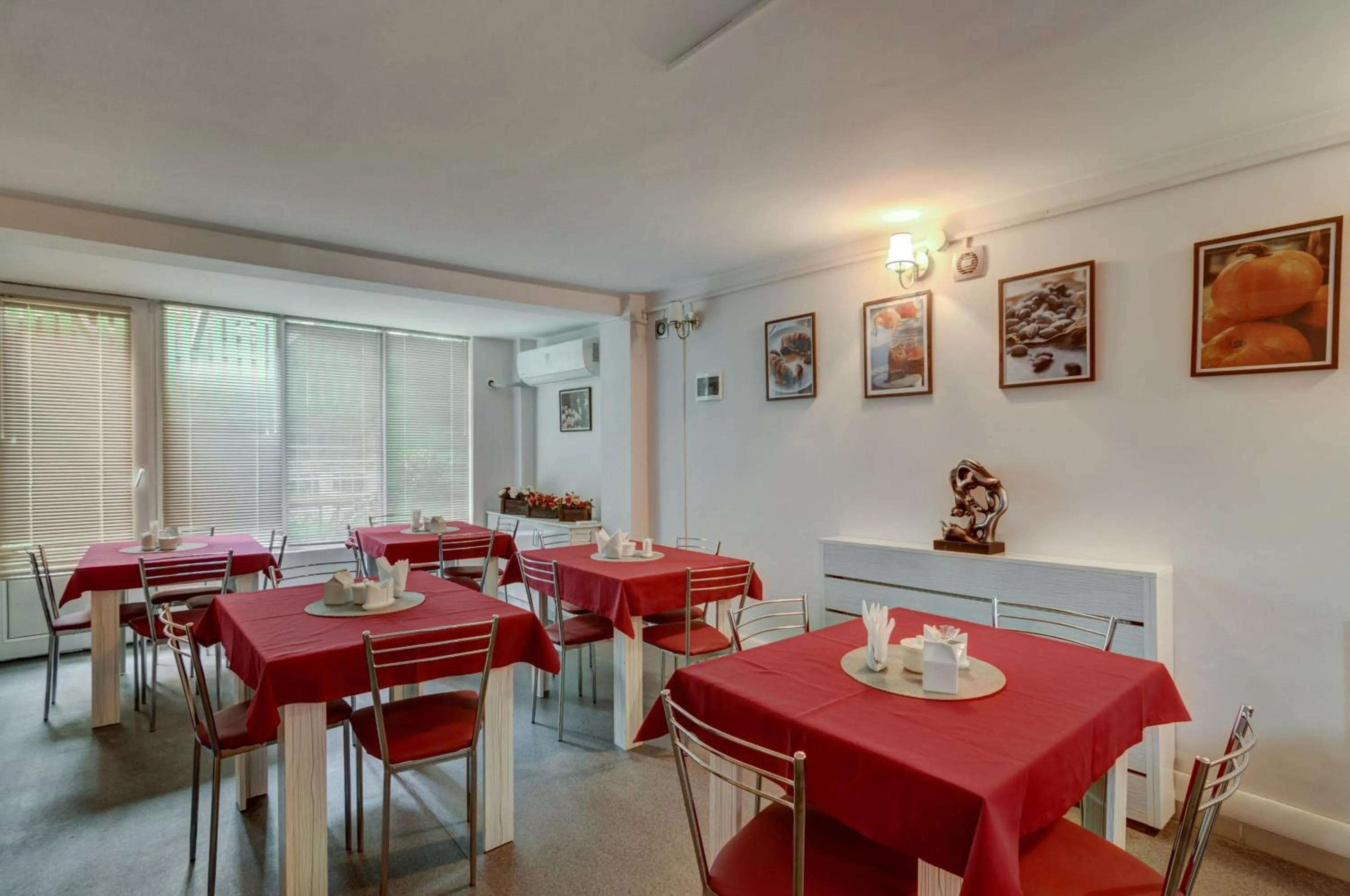 Coffee/tea facilities in Liva Hotel