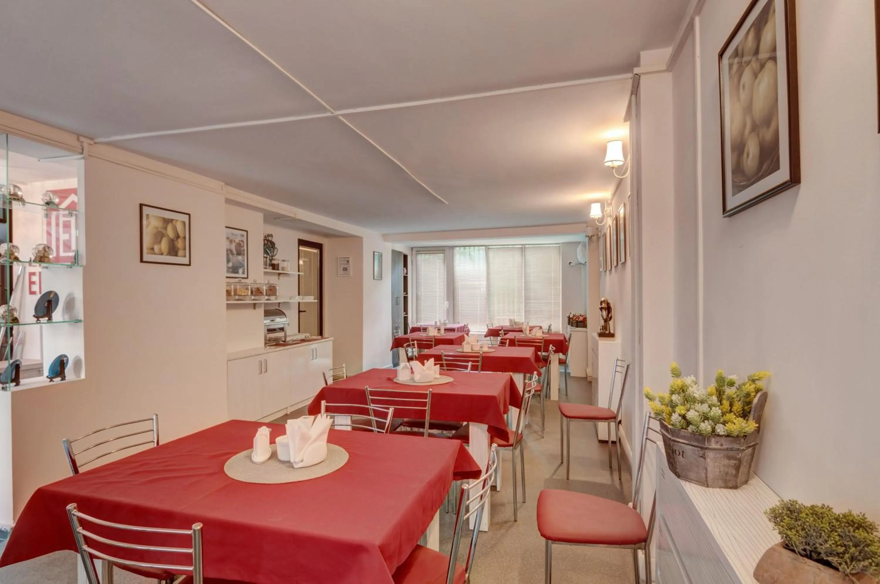 Coffee/tea facilities in Liva Hotel