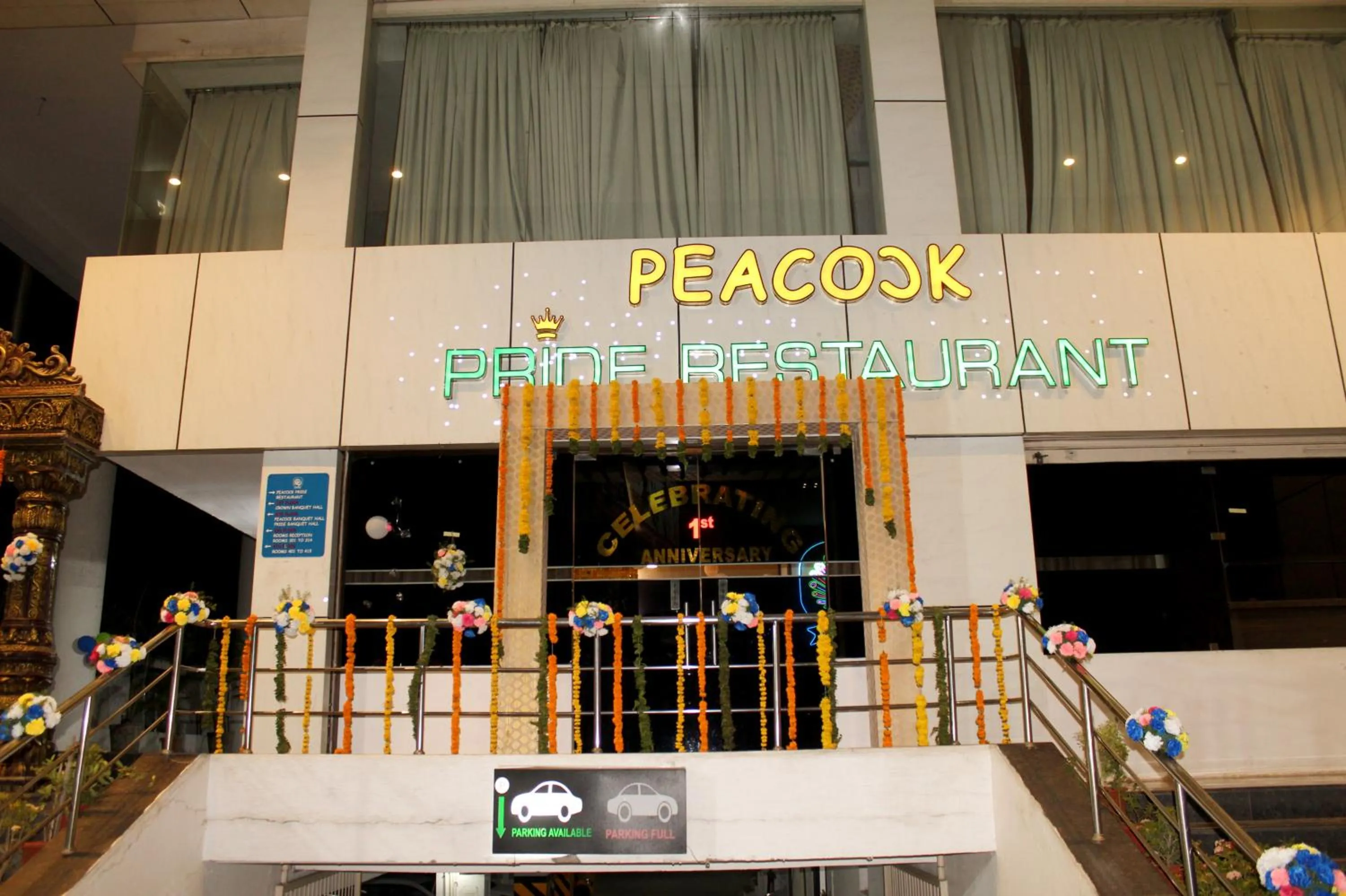 Restaurant/places to eat in Hotel Peacock Pride