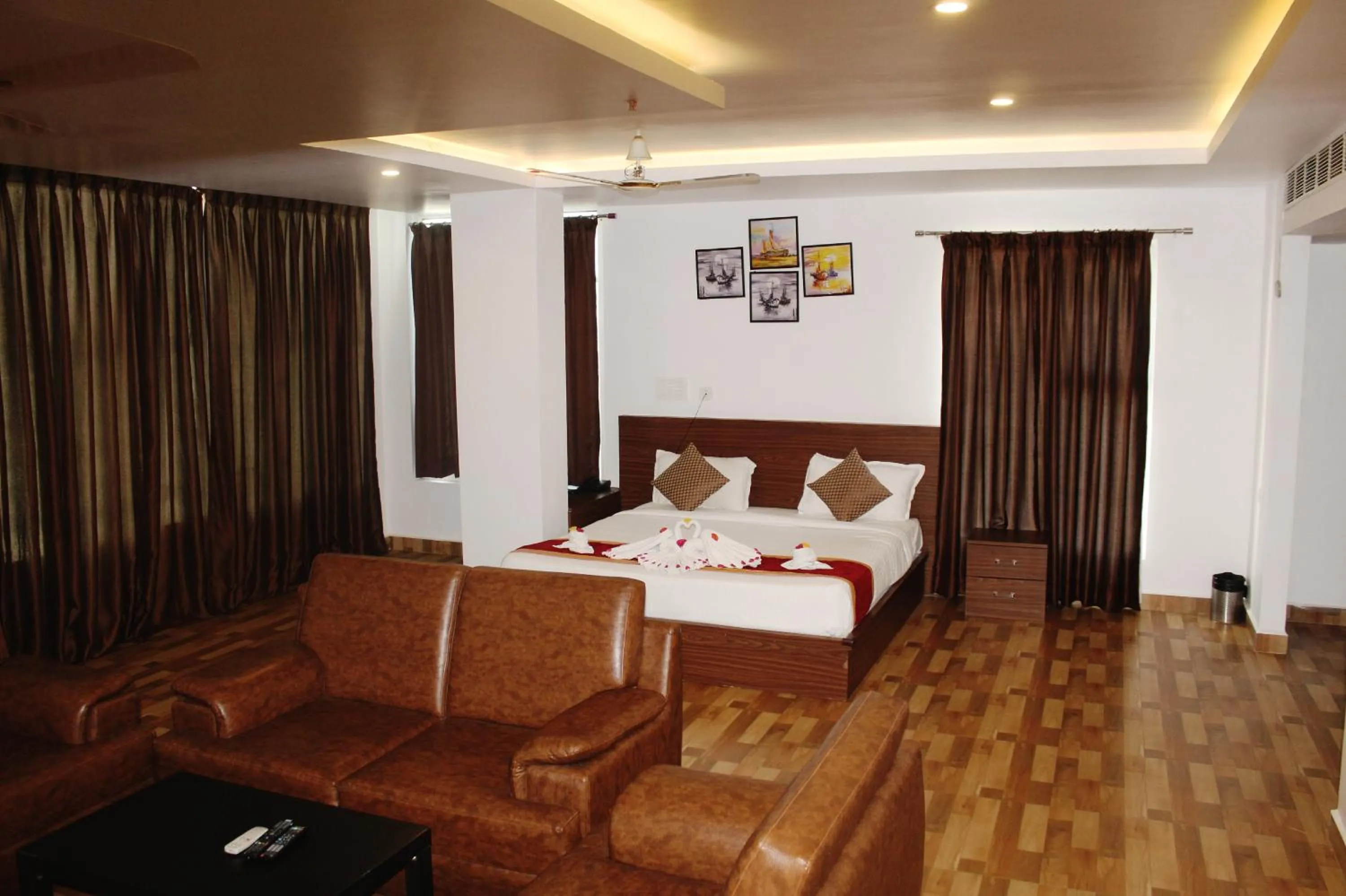 Bed in Hotel Peacock Pride