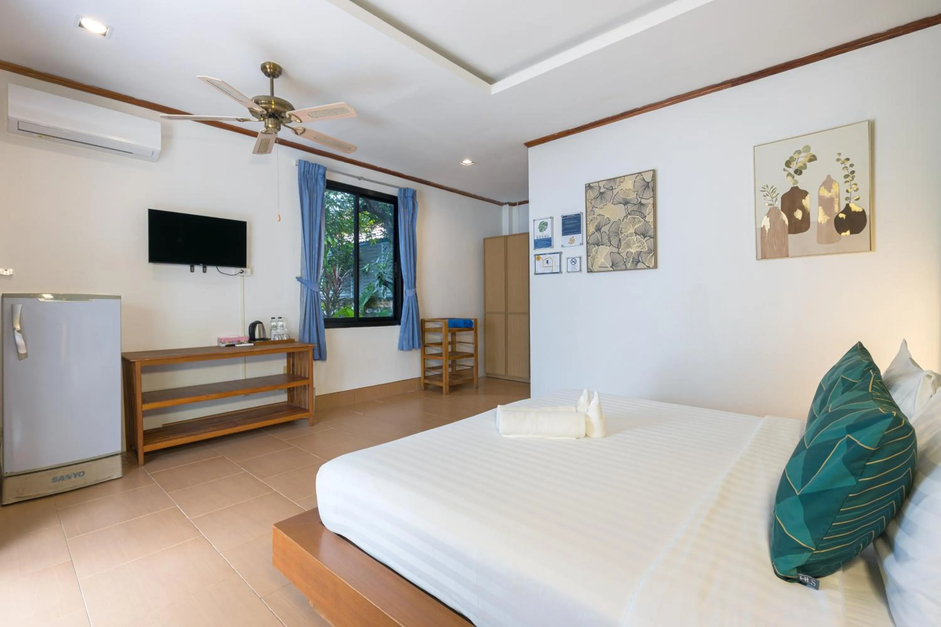 Photo of the whole room, Bed in Blue Palm Kata Resort