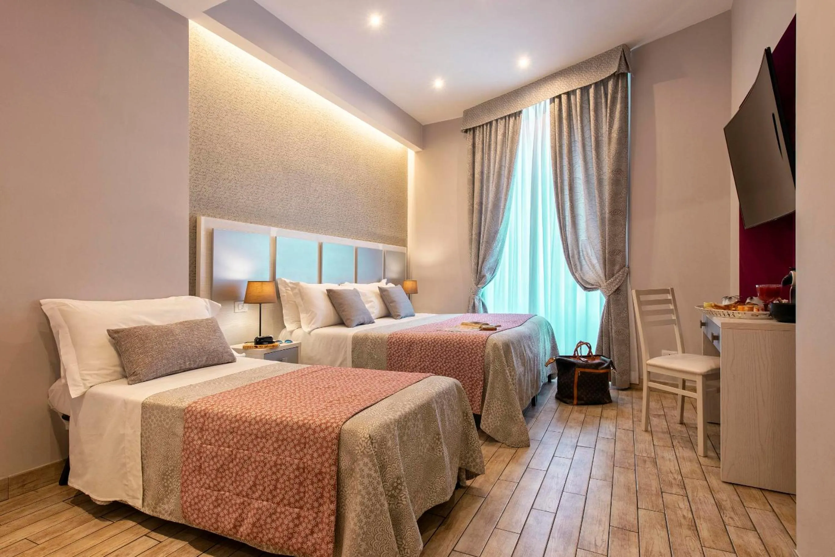 TV and multimedia, Bed in Five Rooms Rome Guesthouse