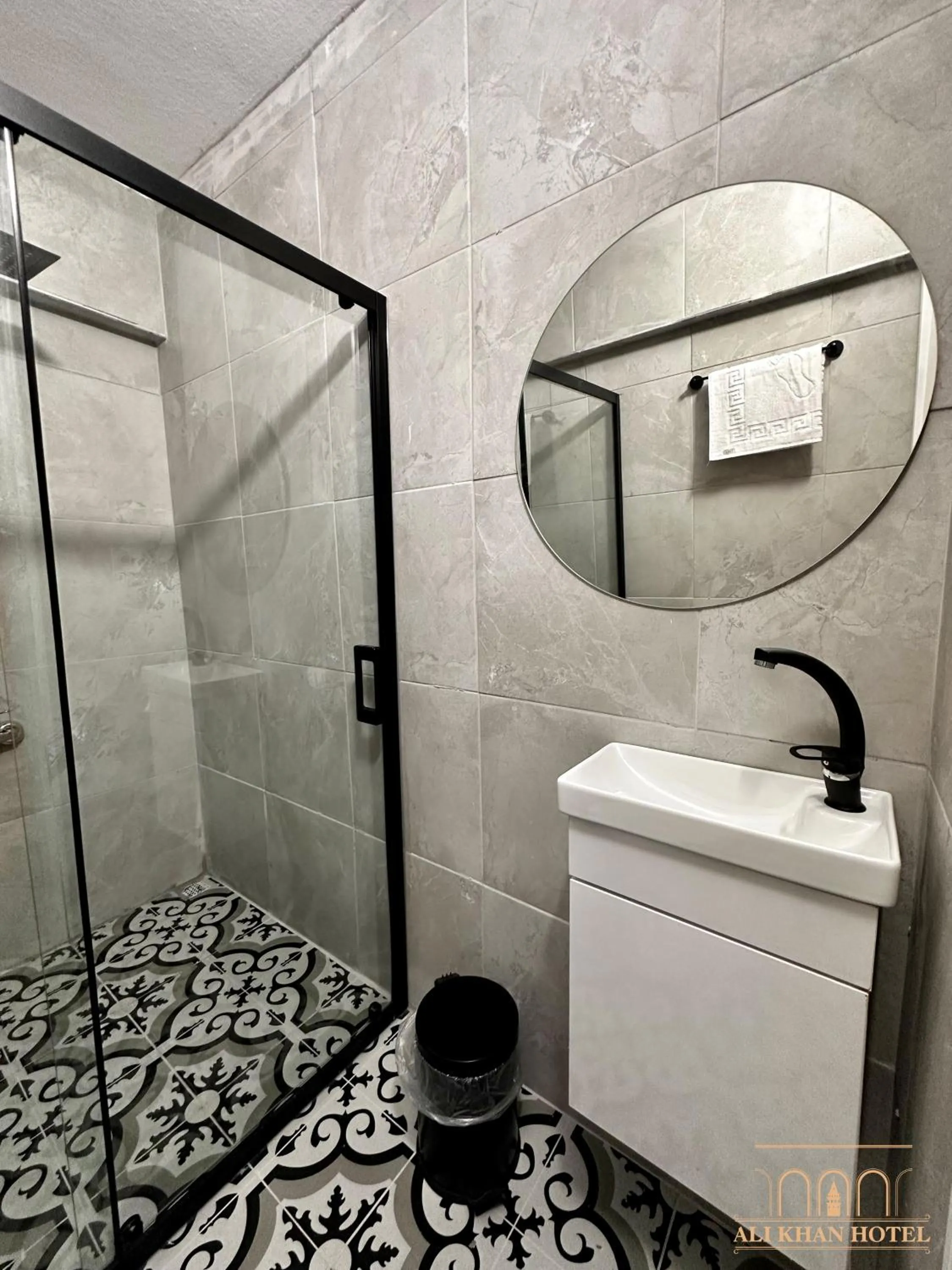 Shower in Ali Khan Hotel