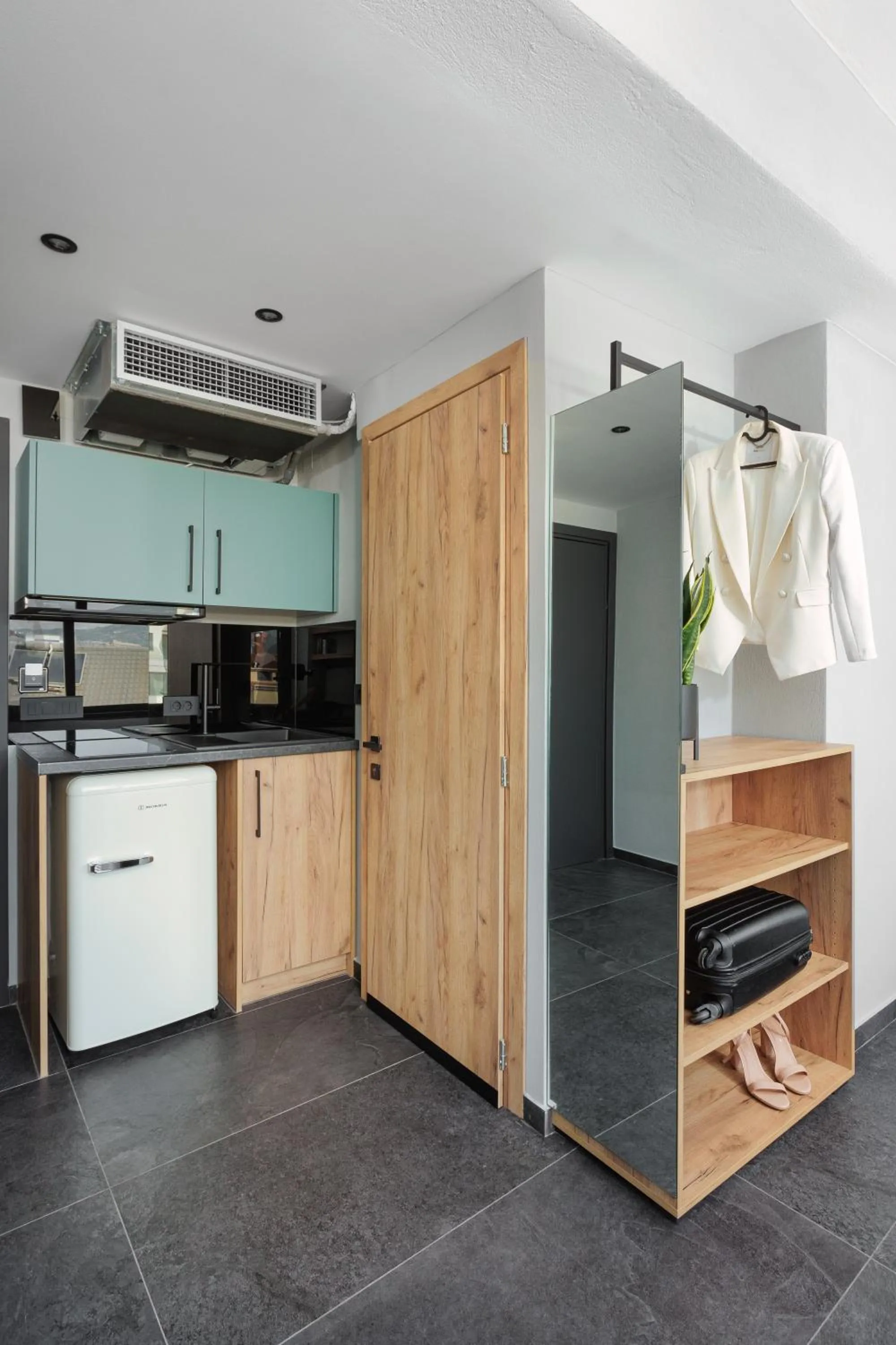 Kitchen or kitchenette in THE URBANIST •inner city residences•