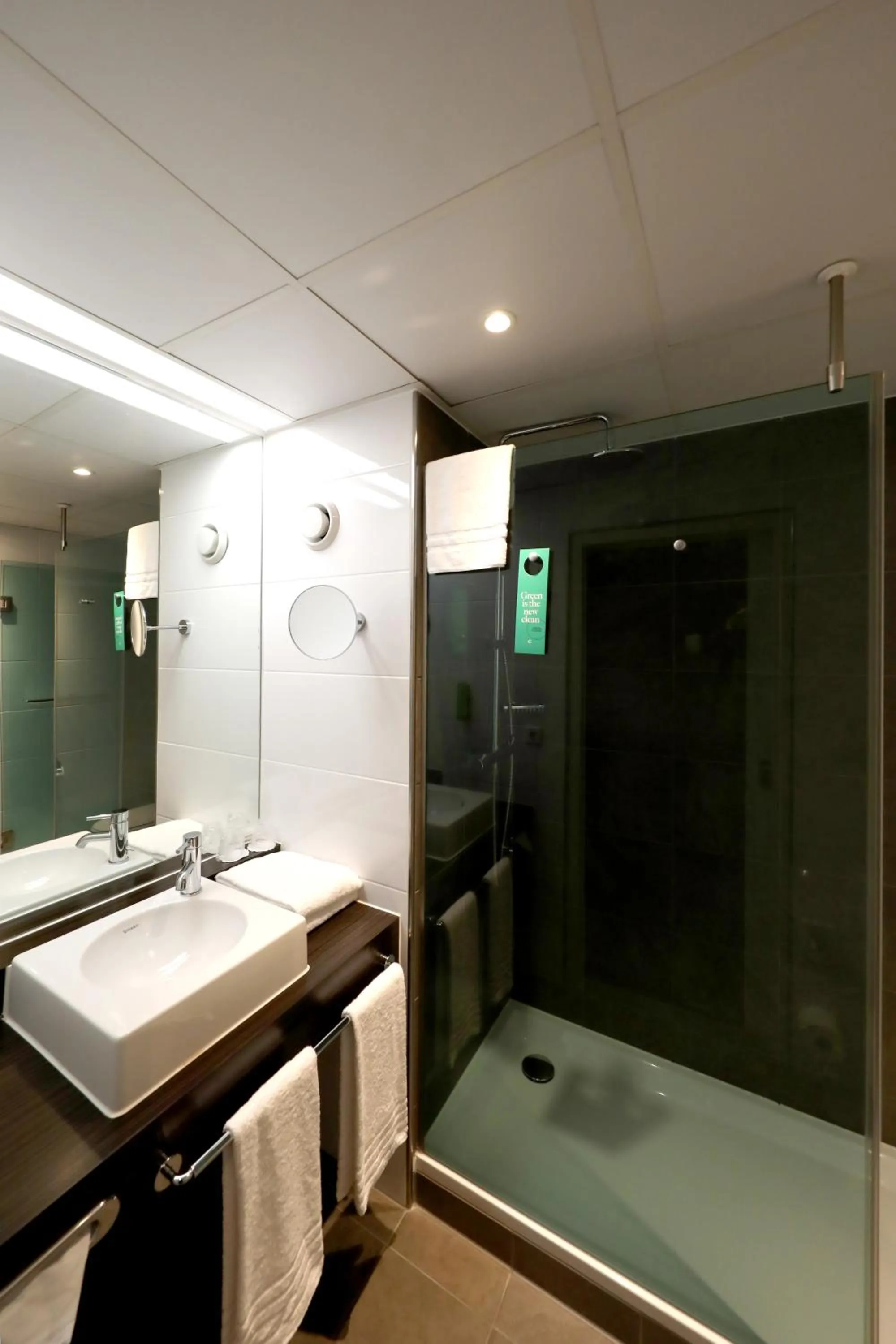 Shower in Golden Tulip Ampt van Nijkerk