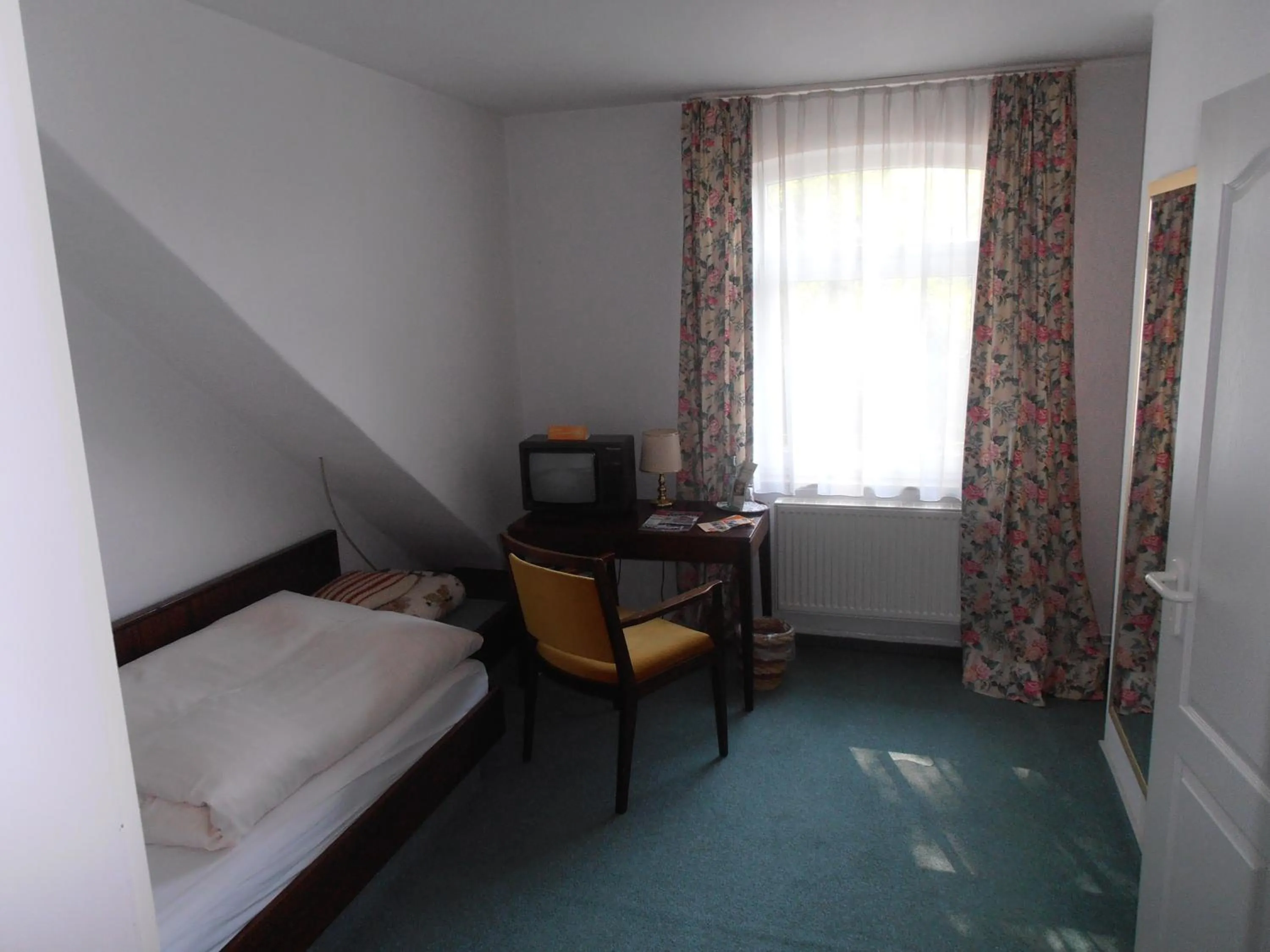 Photo of the whole room in Hotel am Deister