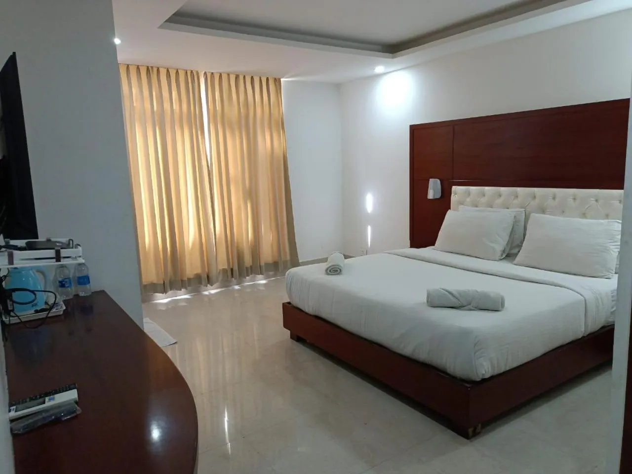 Photo of the whole room, Bed in Hotel Autumn Crocus