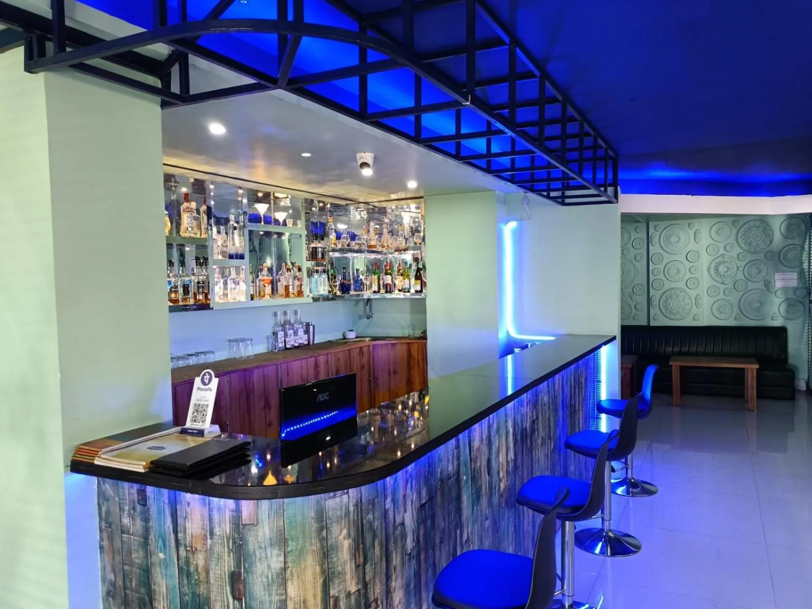 Food and drinks in Hotel Autumn Crocus