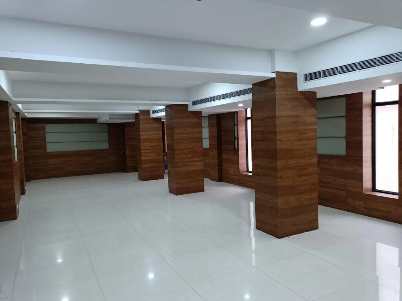 elevator in Hotel Autumn Crocus