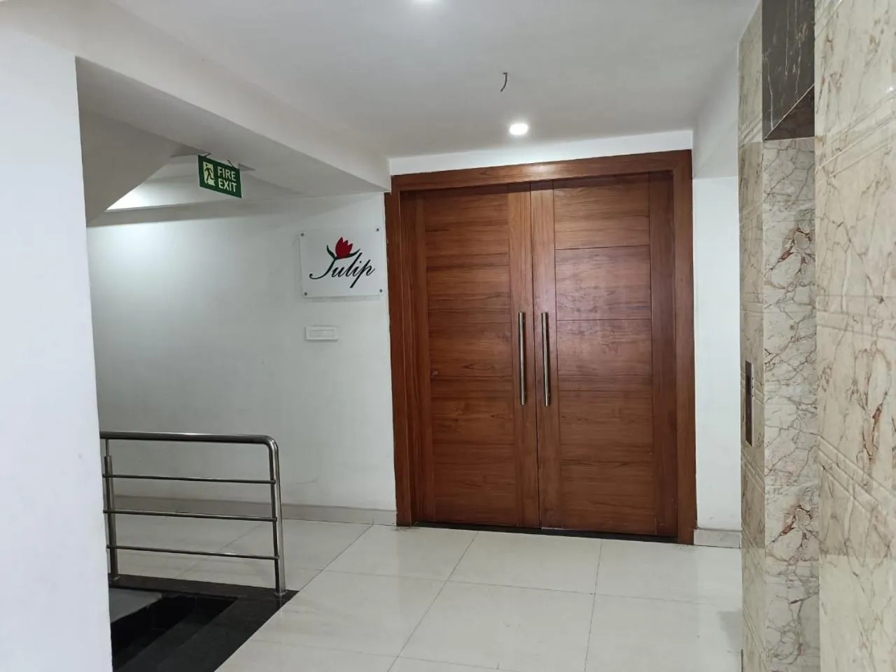 elevator in Hotel Autumn Crocus