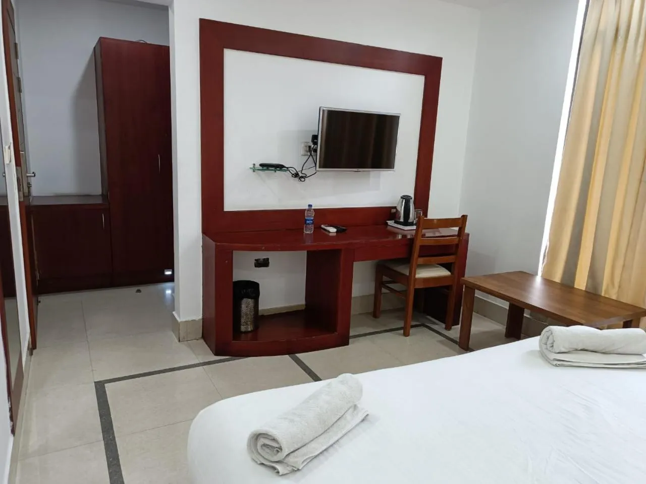 Photo of the whole room, Bed in Hotel Autumn Crocus