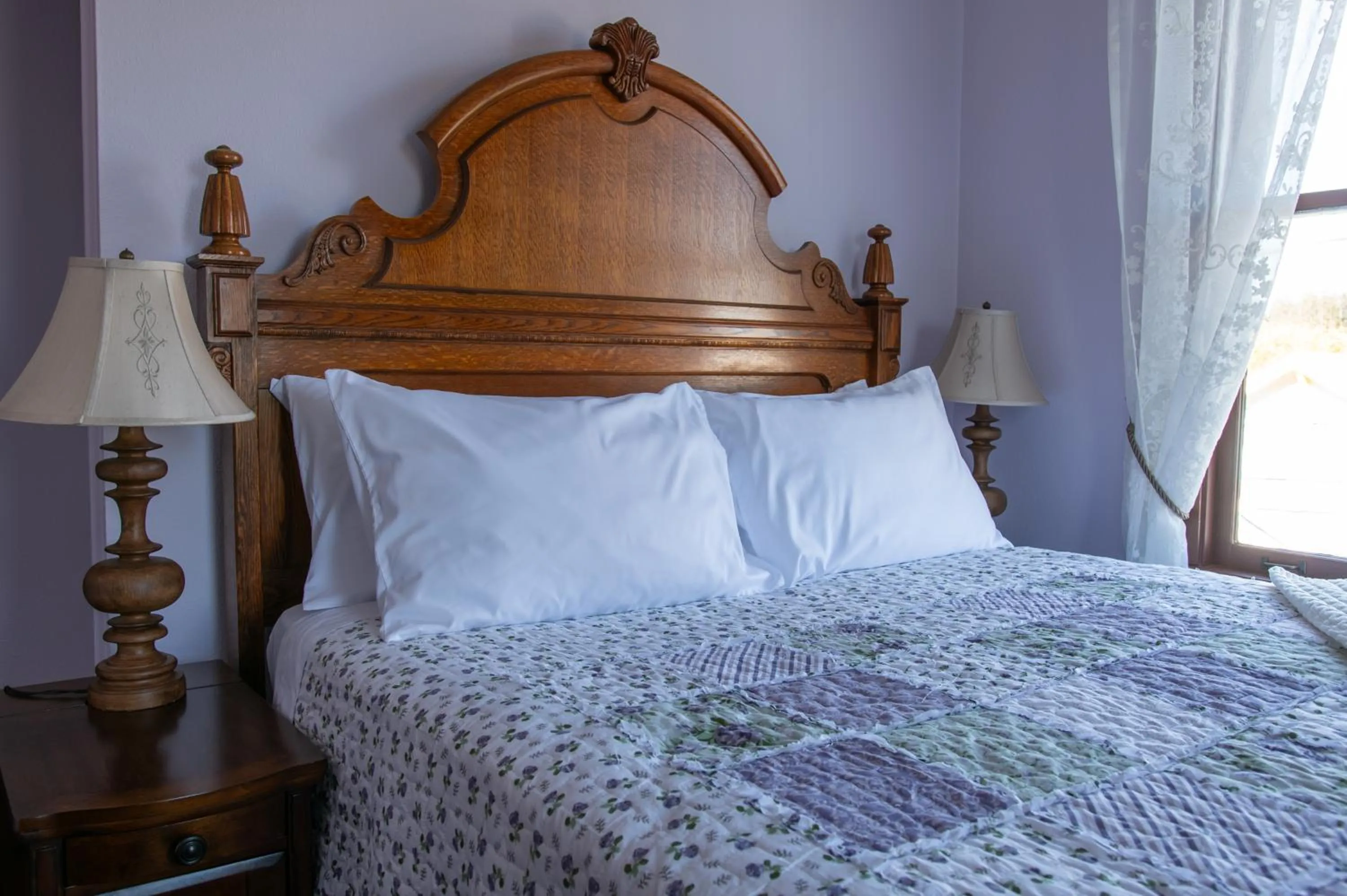 Bed in The Pearl Inn Bed and Breakfast