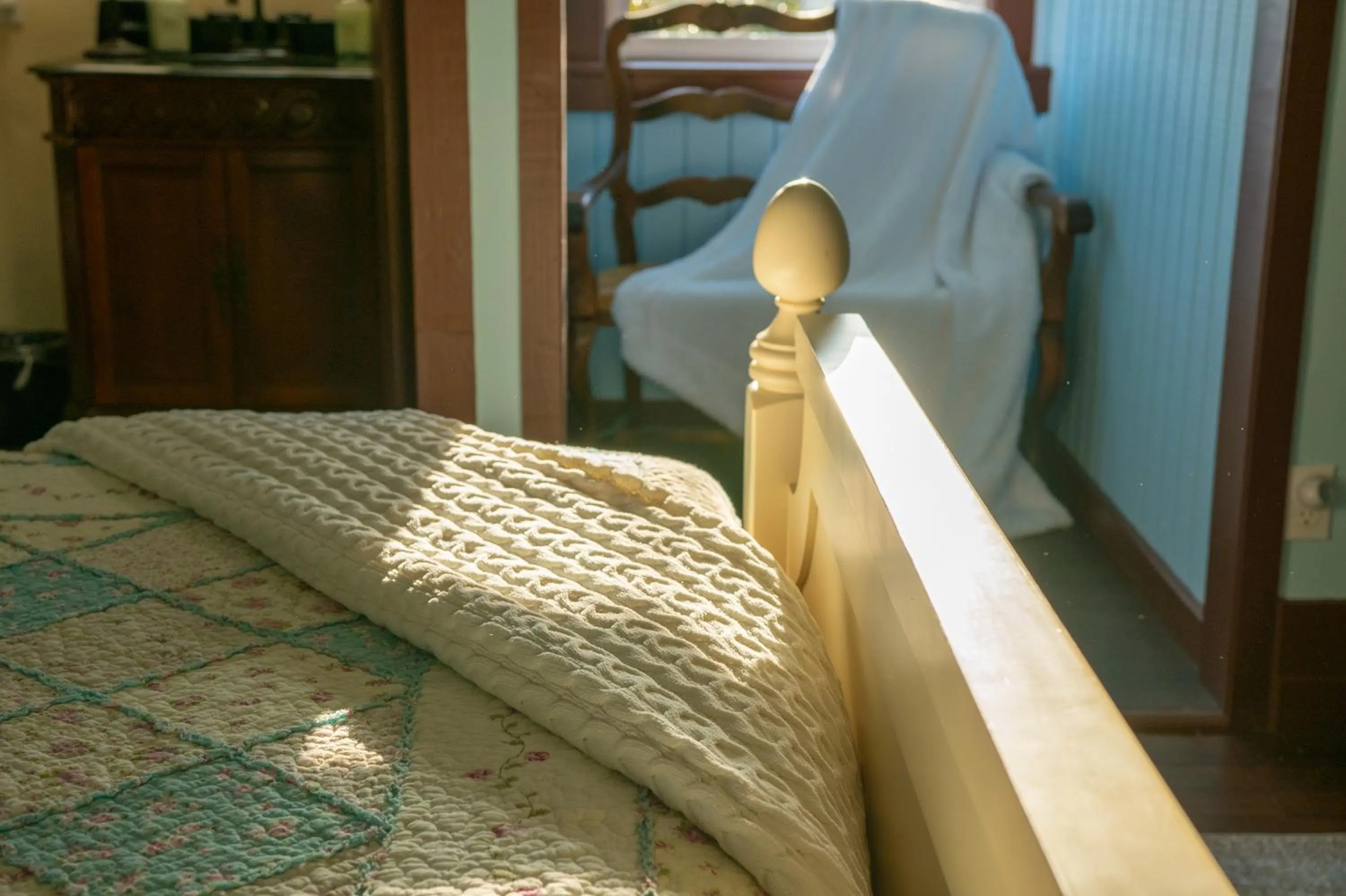 Bed in The Pearl Inn Bed and Breakfast