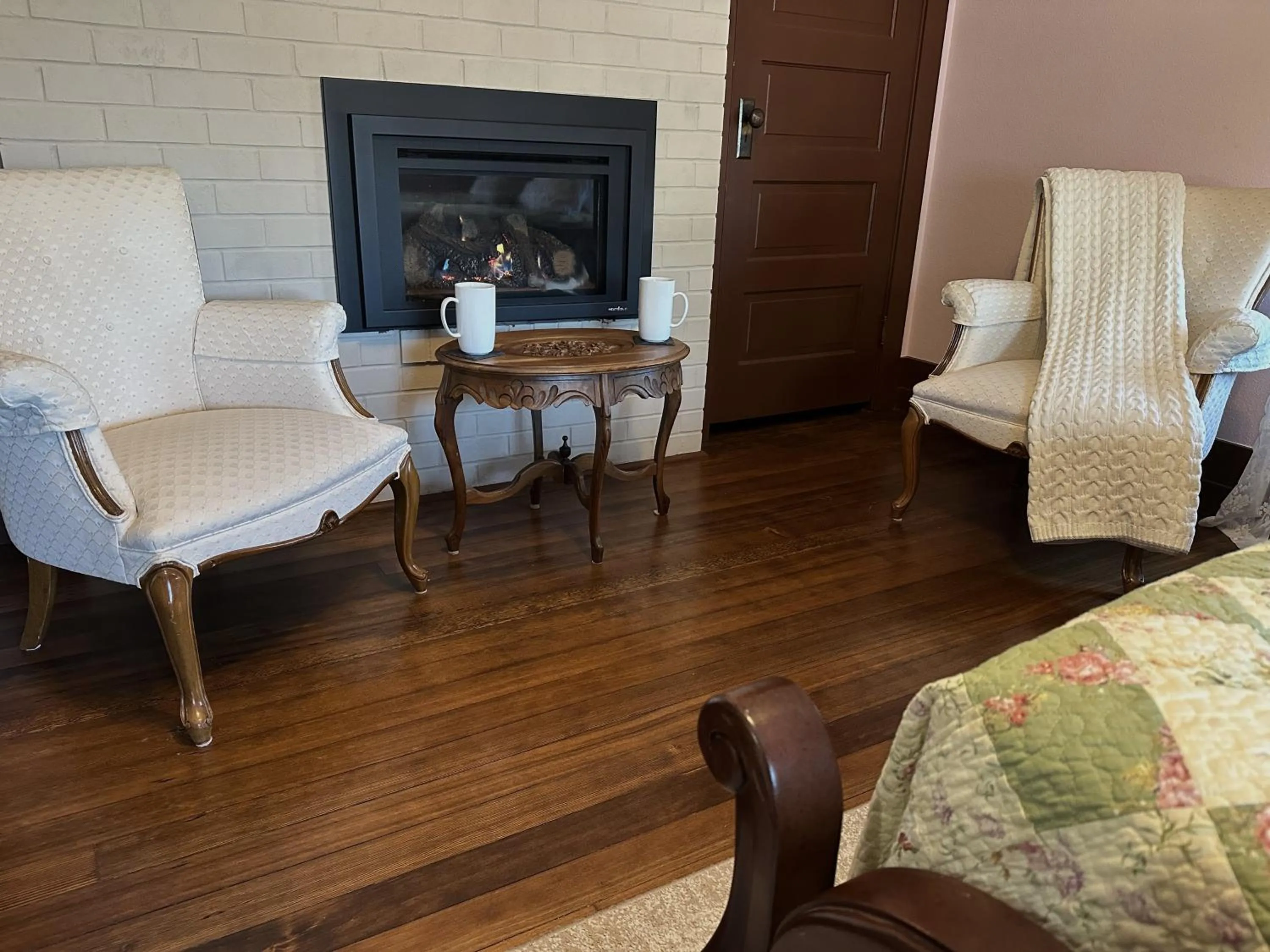 Bed in The Pearl Inn Bed and Breakfast