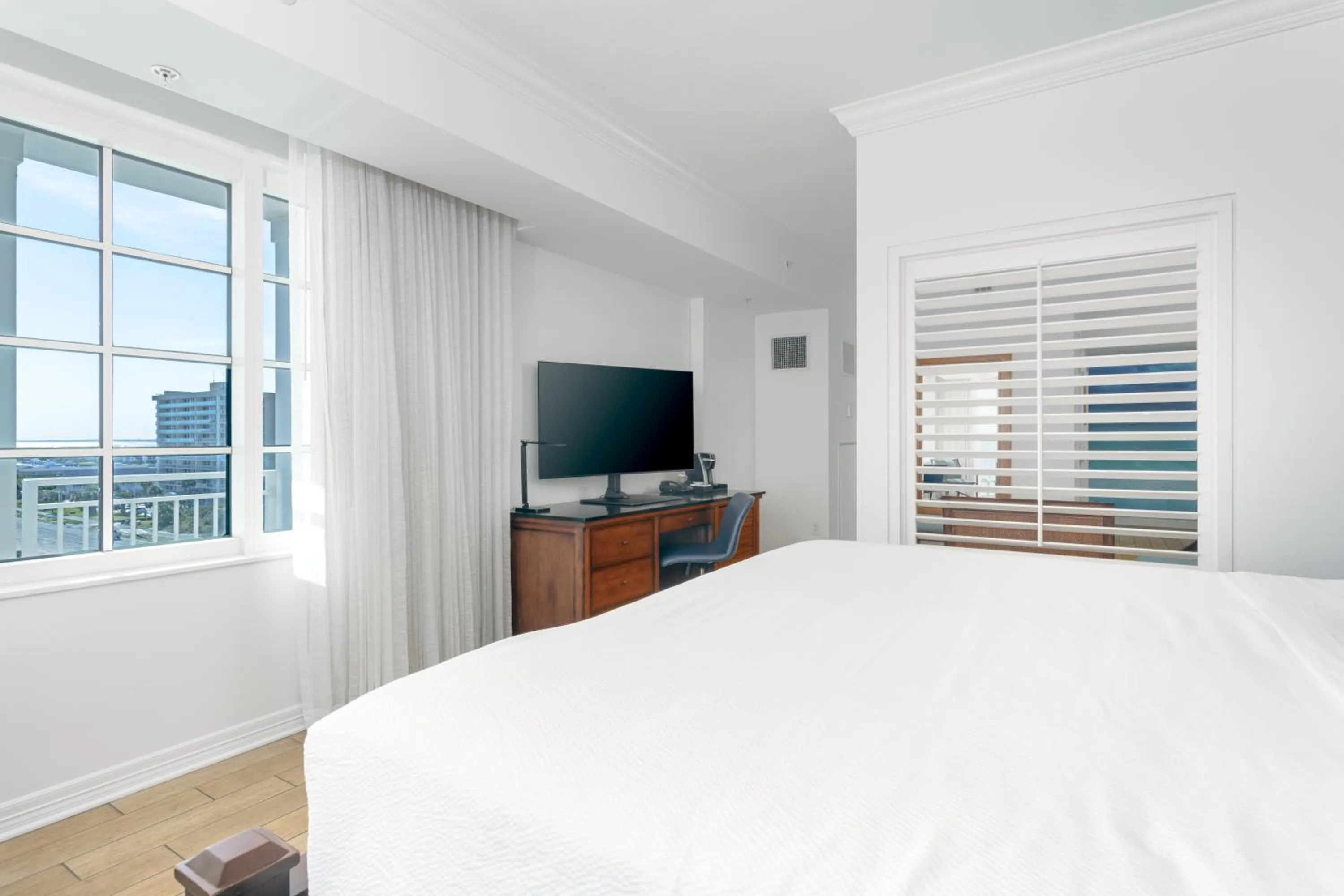 Guests, Bed in The Pensacola Beach Resort