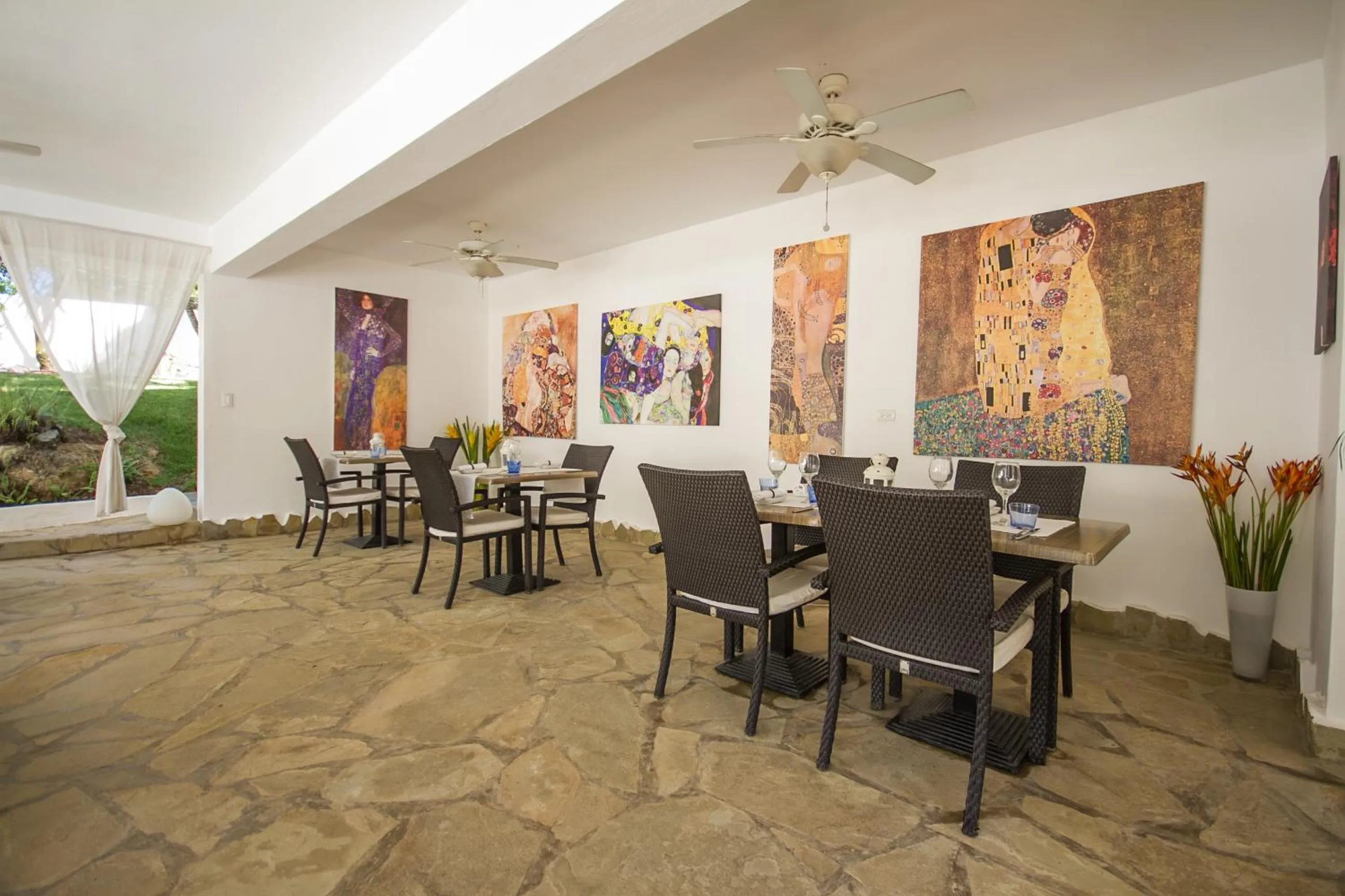 Restaurant/places to eat in Casa Veintiuno