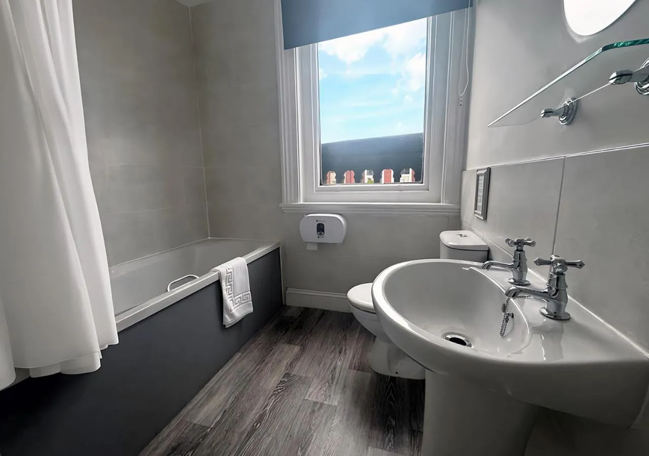 Bathroom in Station Lounge & Rooms