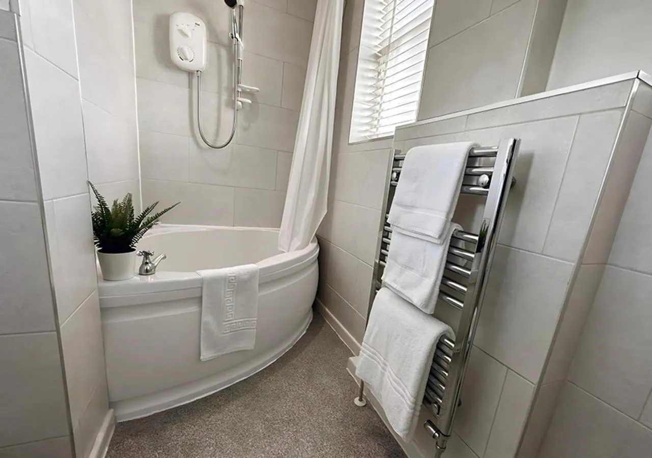 Shower in Station Lounge & Rooms