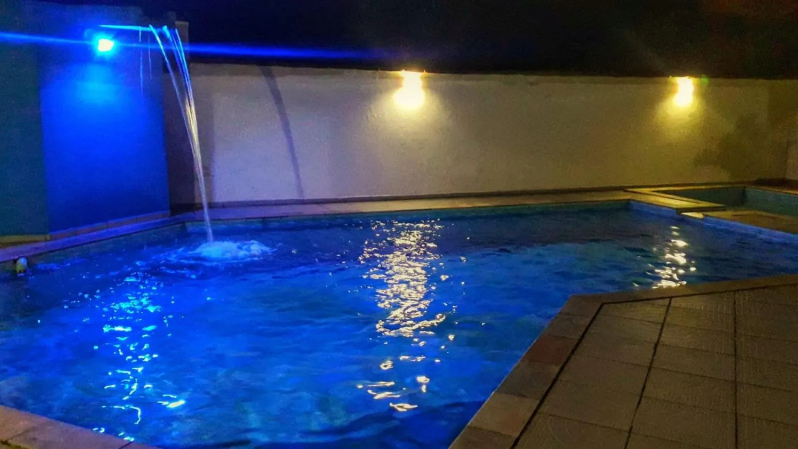 Swimming pool in Rial Hotel