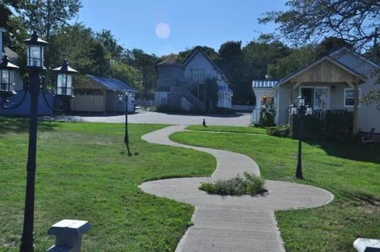 Property building in Seawinds Motel & Cottages