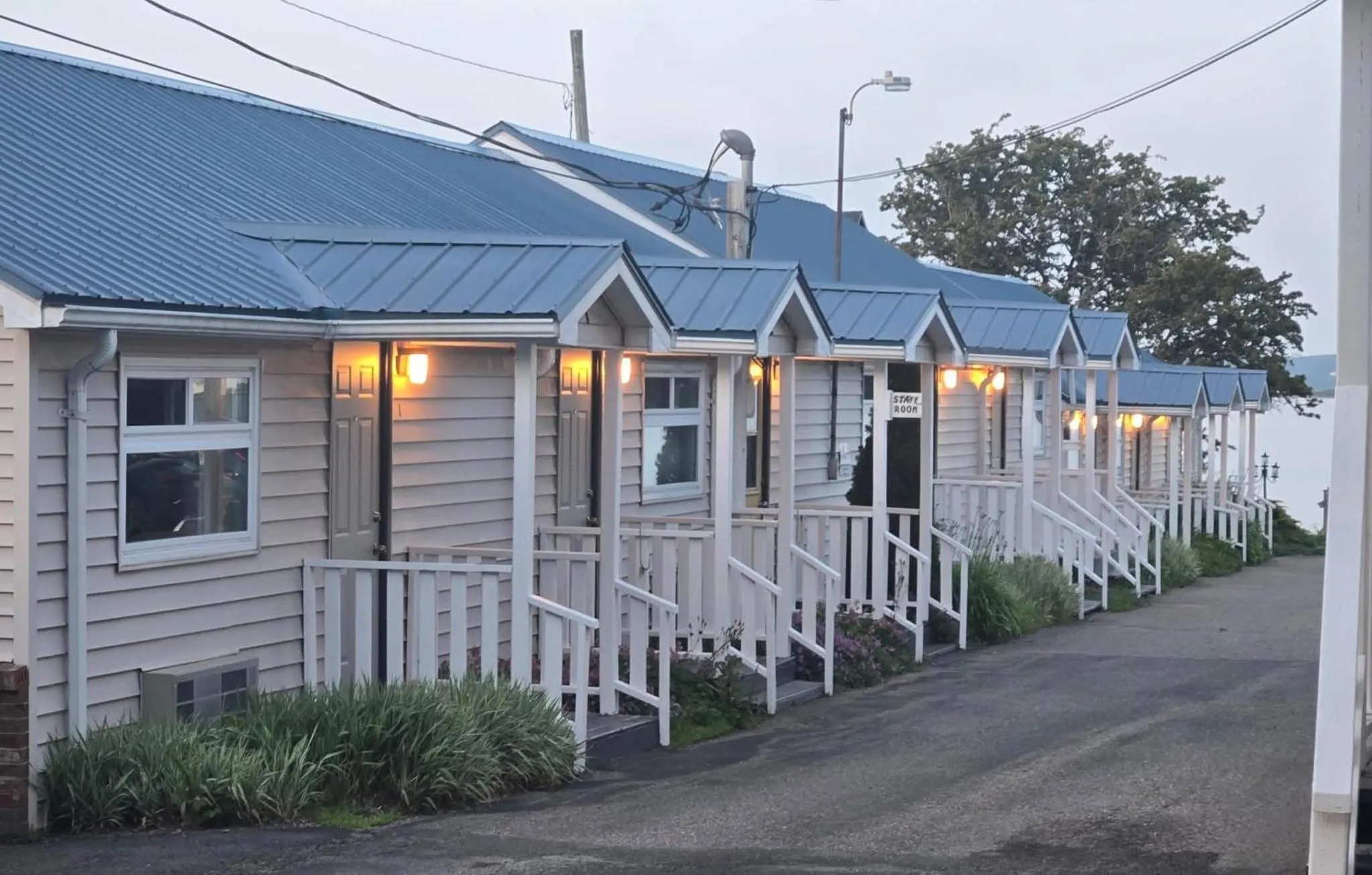 Property building in Seawinds Motel & Cottages