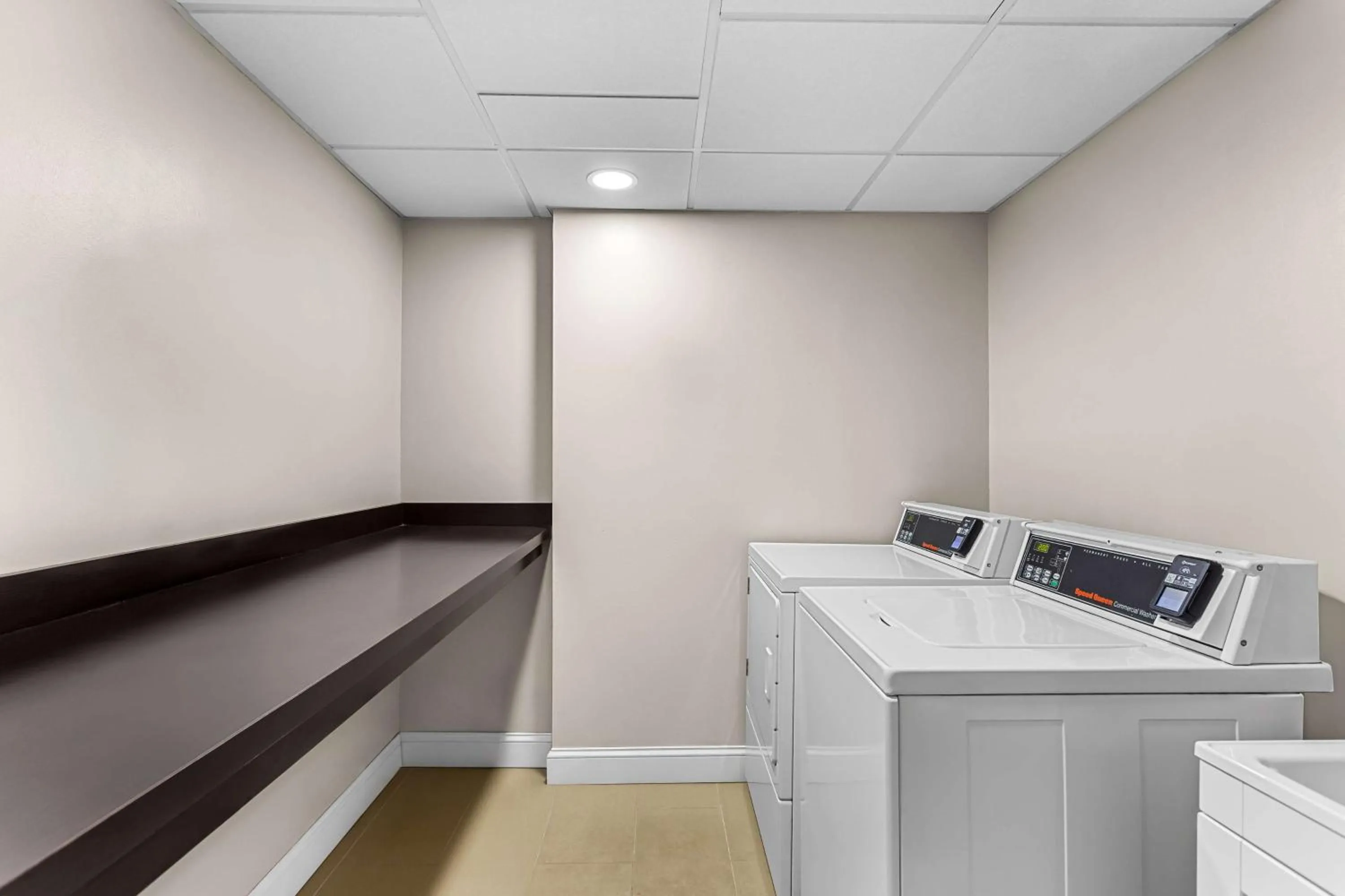 laundry in Best Western West Lebanon-Hanover