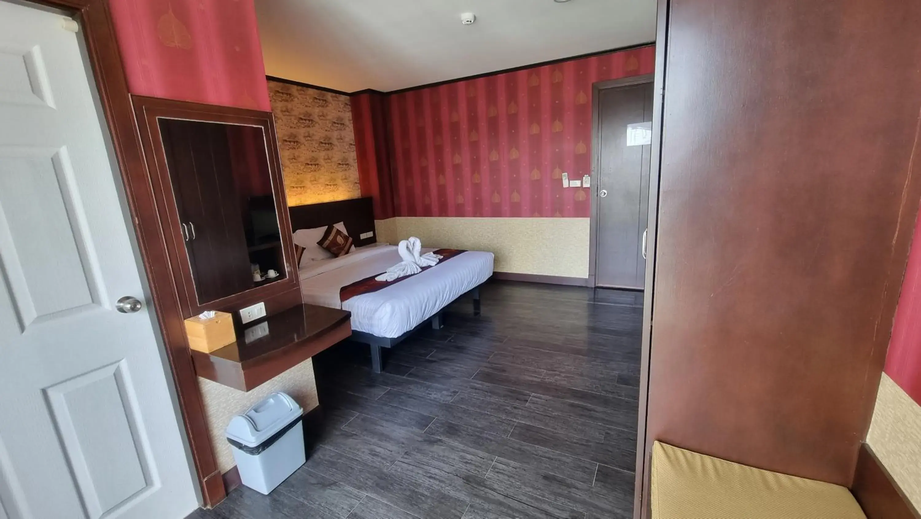 Superior Double Room in Sereneburi Patong Residence Superior Double Room in Sereneburi Patong Residence