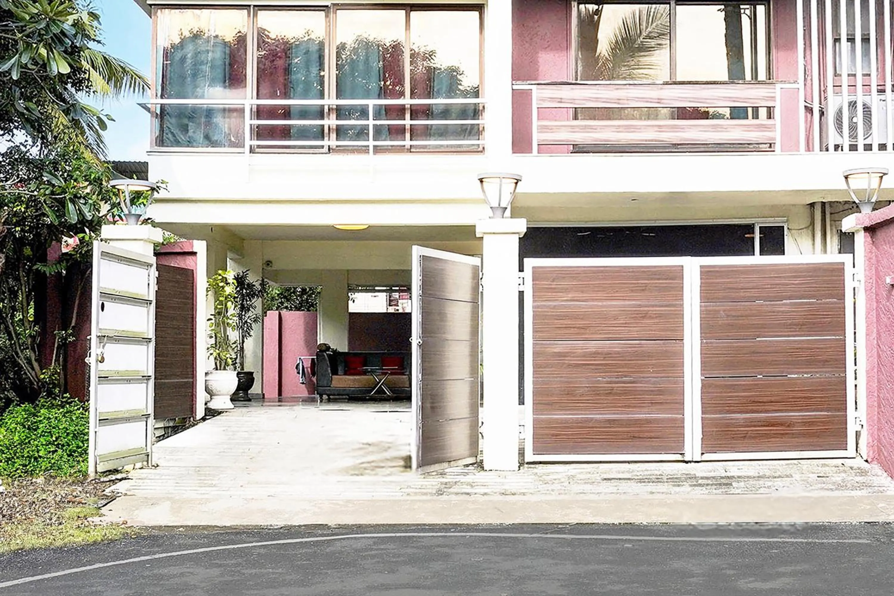 Facade/entrance in Super Hotel O Seawoods Near Palm Beach Road Formerly Sai Roop