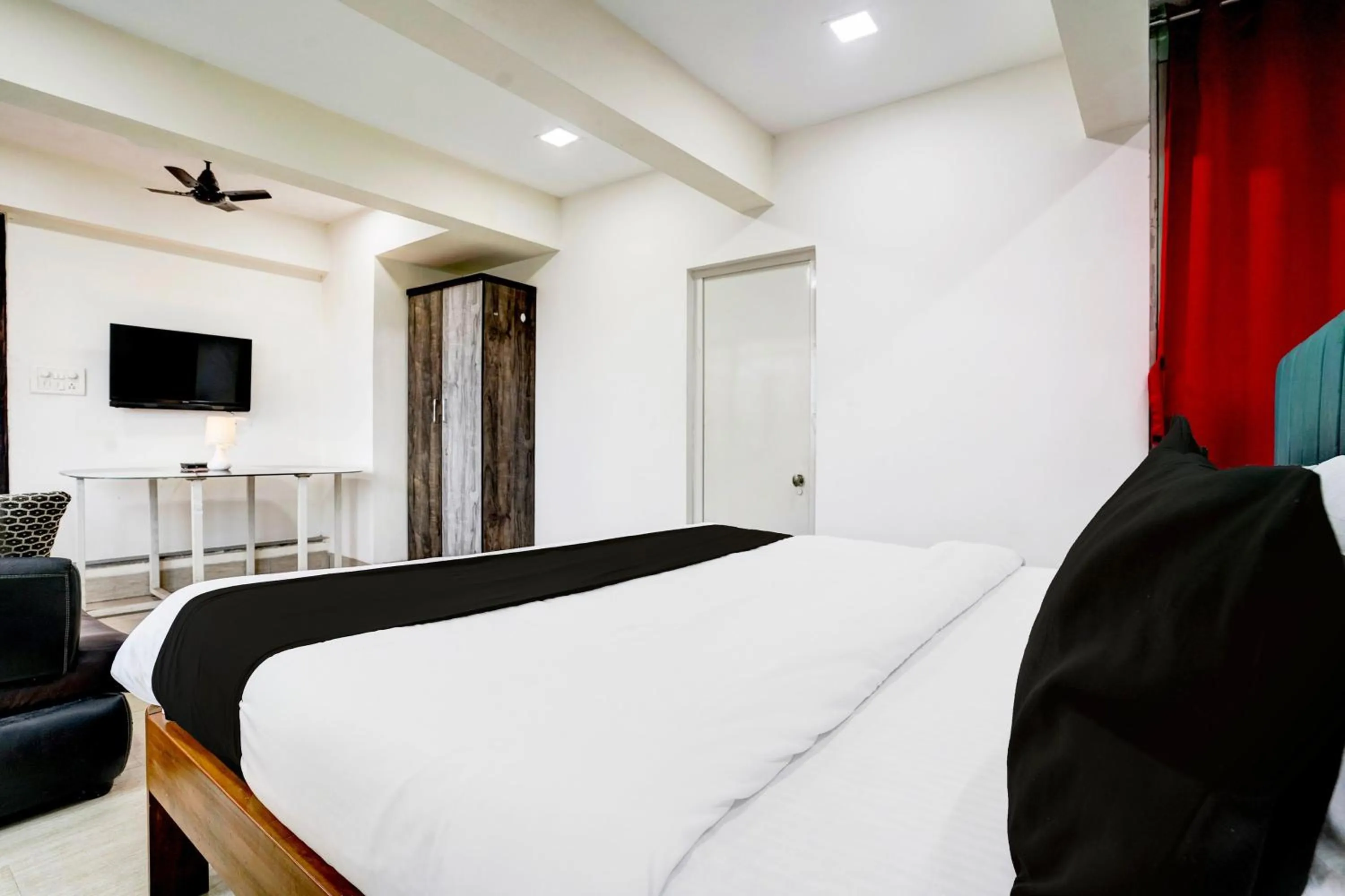 Bedroom, Bed in Super Hotel O Seawoods Near Palm Beach Road Formerly Sai Roop