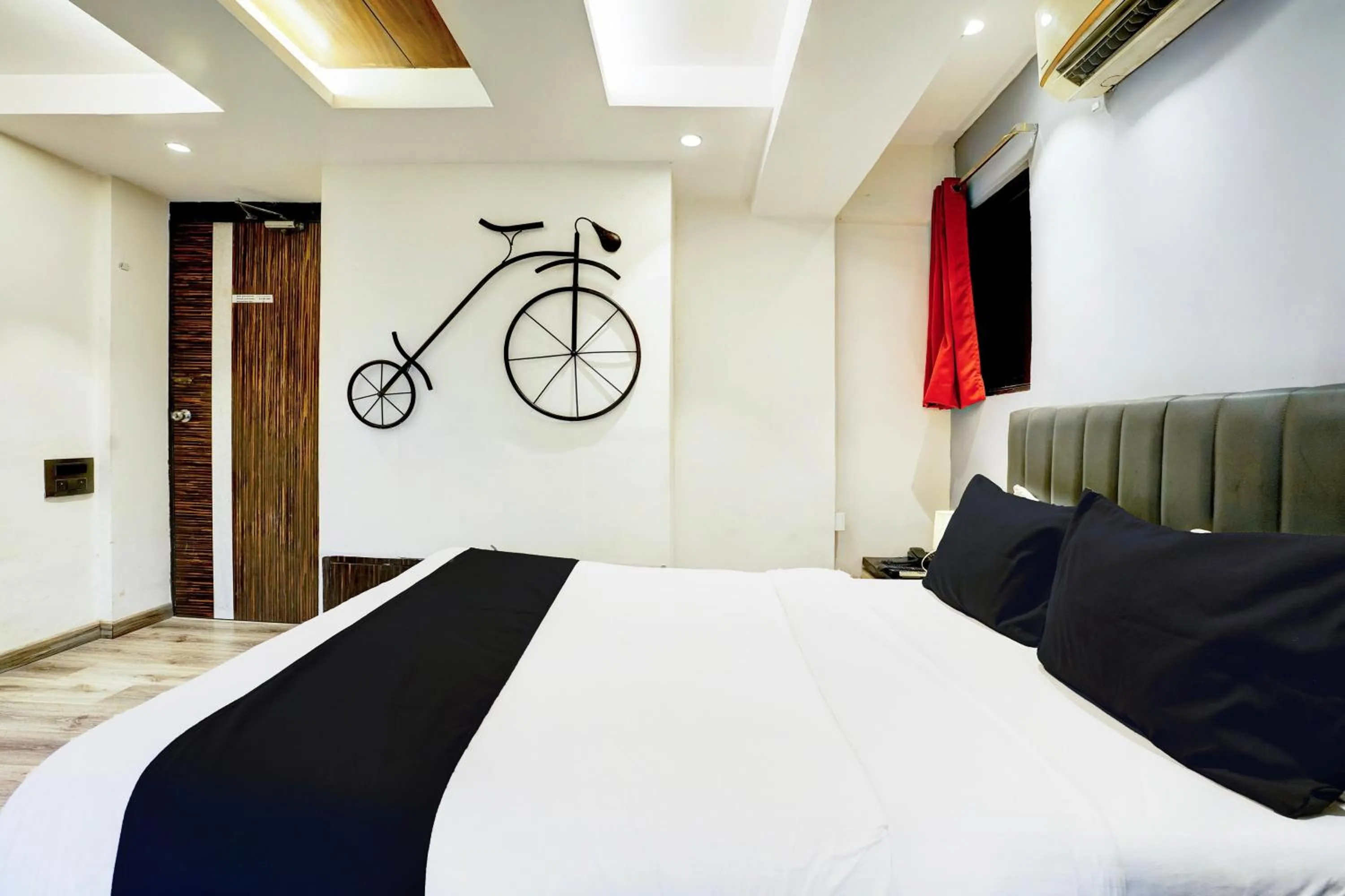 Bedroom, Bed in Super Hotel O Seawoods Near Palm Beach Road Formerly Sai Roop