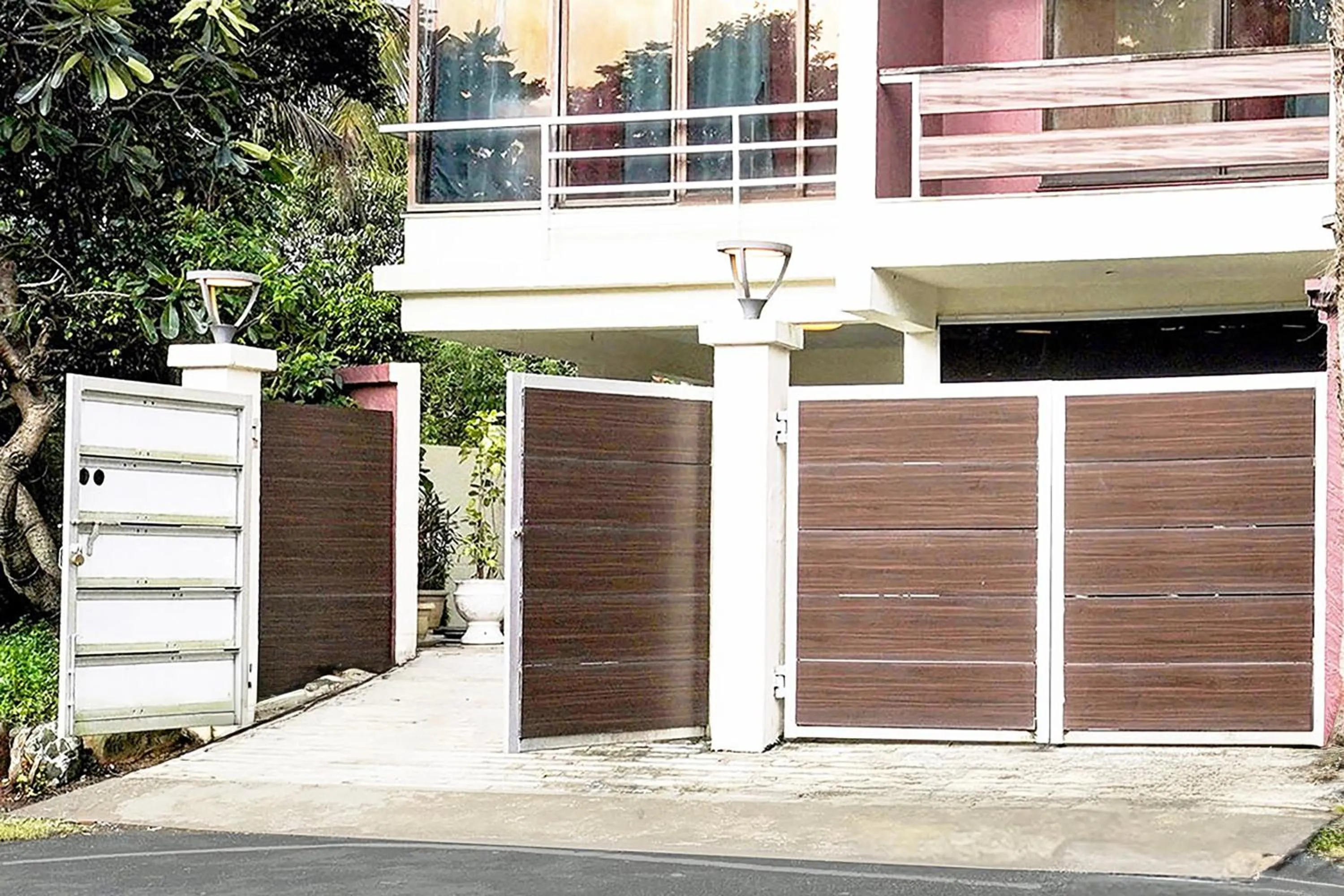 Facade/entrance in Super Hotel O Seawoods Near Palm Beach Road Formerly Sai Roop