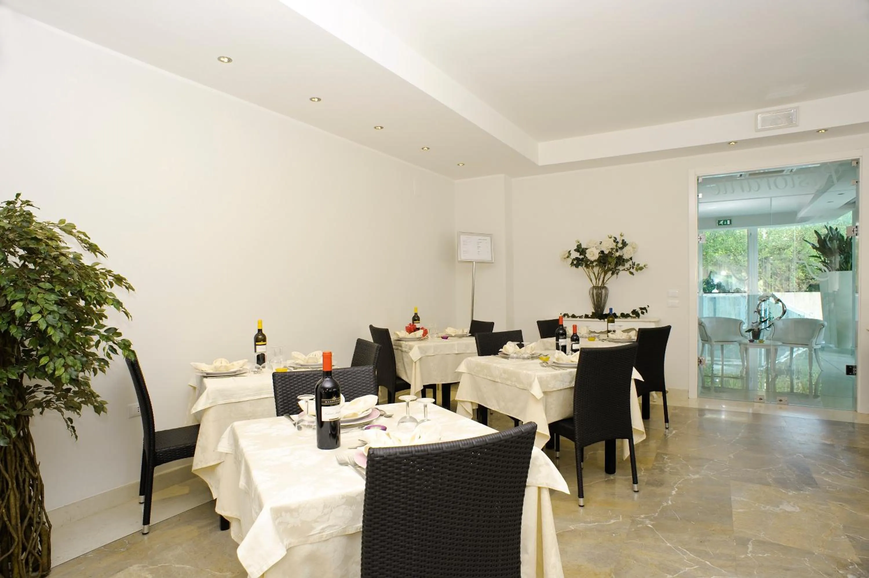 Restaurant/places to eat in Hotel Prater