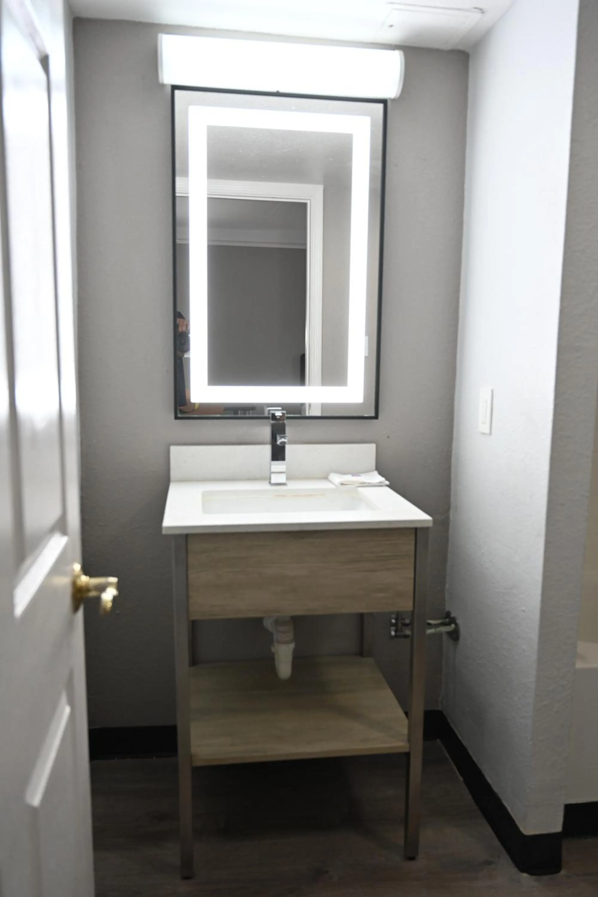 Bathroom in Motel 6-Hazelwood, MO