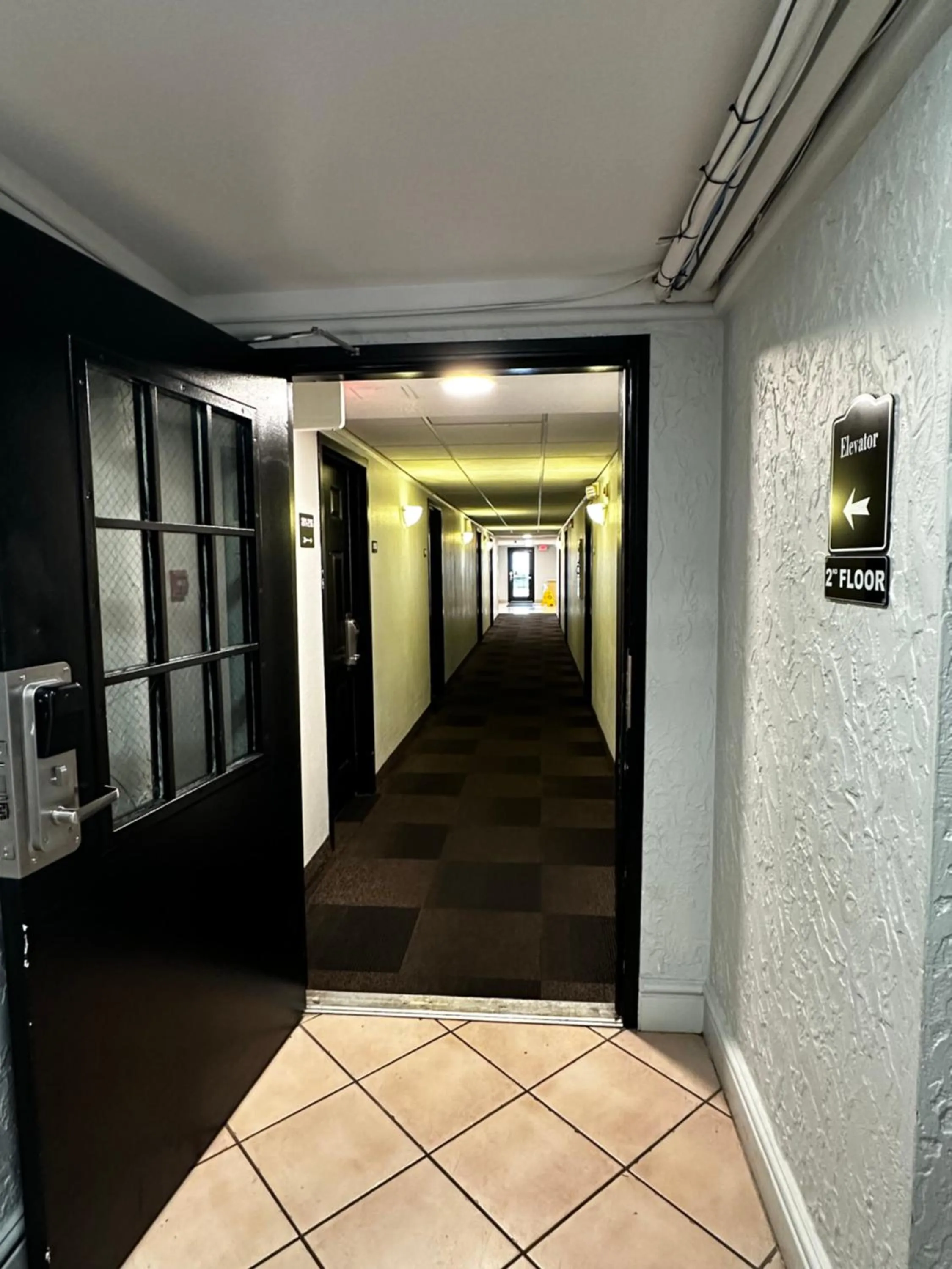 Property building in Motel 6-Hazelwood, MO