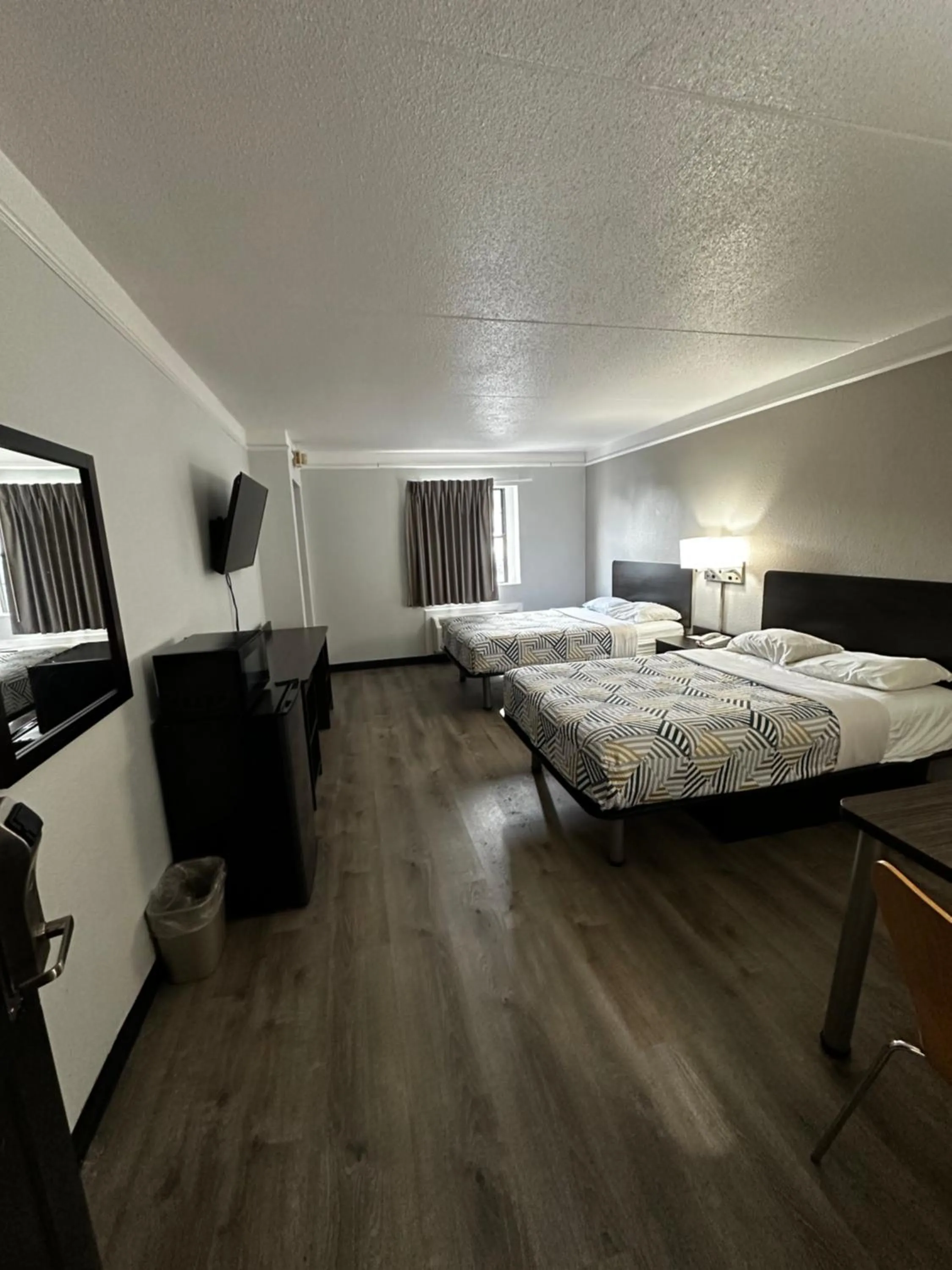 Guests, Bed in Motel 6-Hazelwood, MO