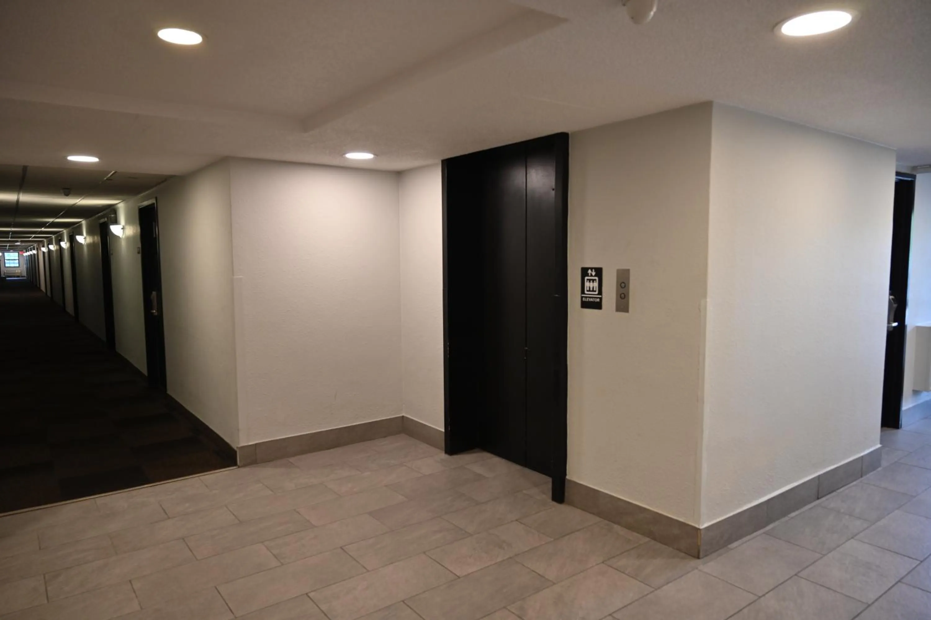 elevator in Motel 6-Hazelwood, MO