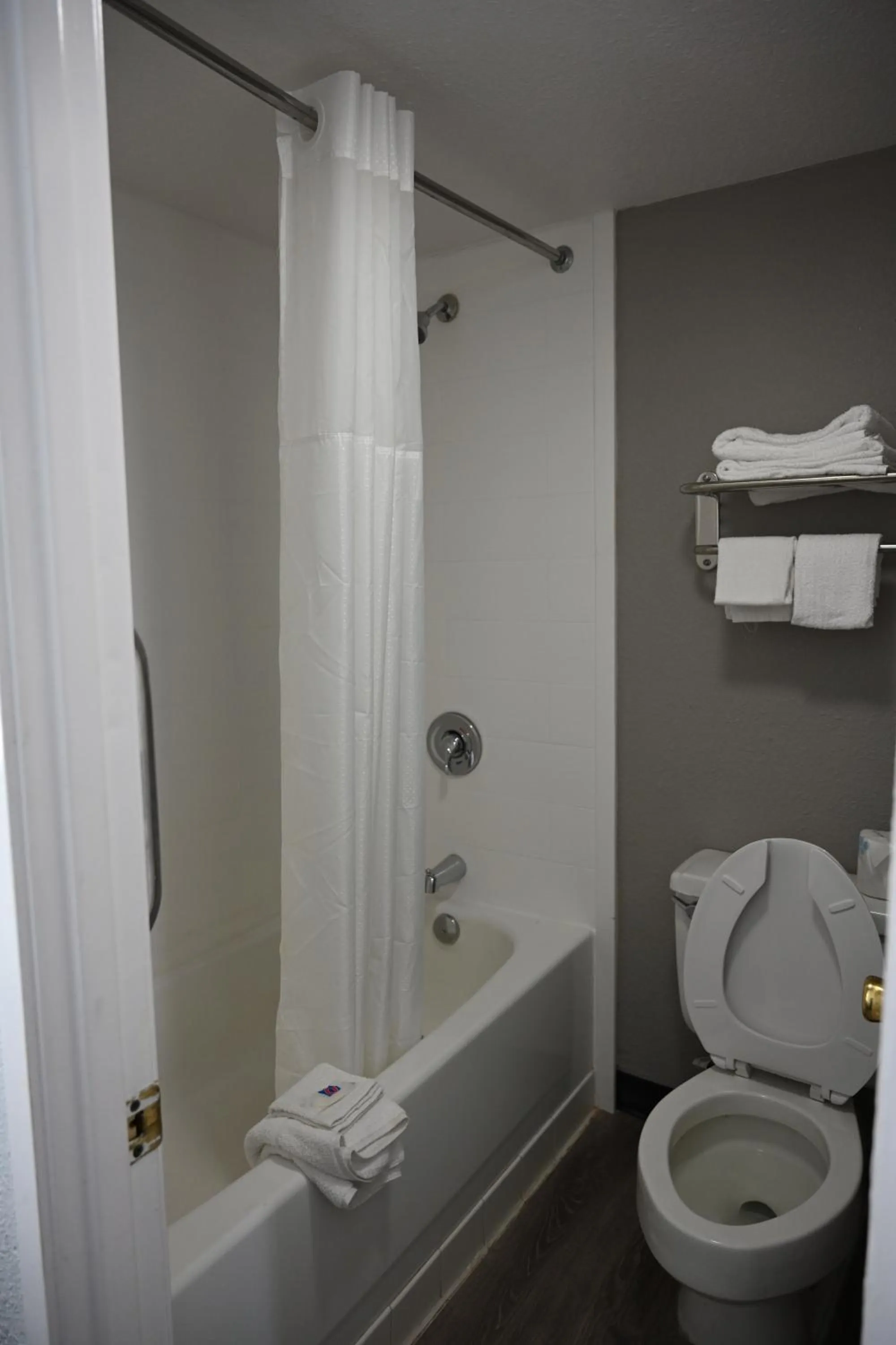 Bathroom in Motel 6-Hazelwood, MO