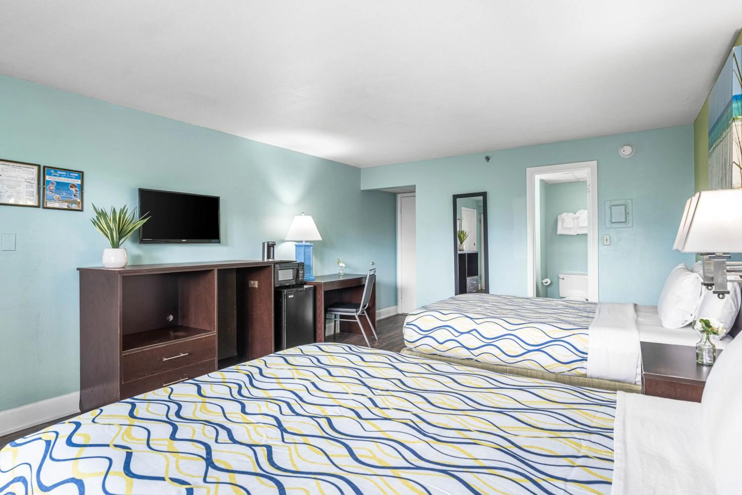 Photo of the whole room, Bed in Boardwalk Beach Hotel