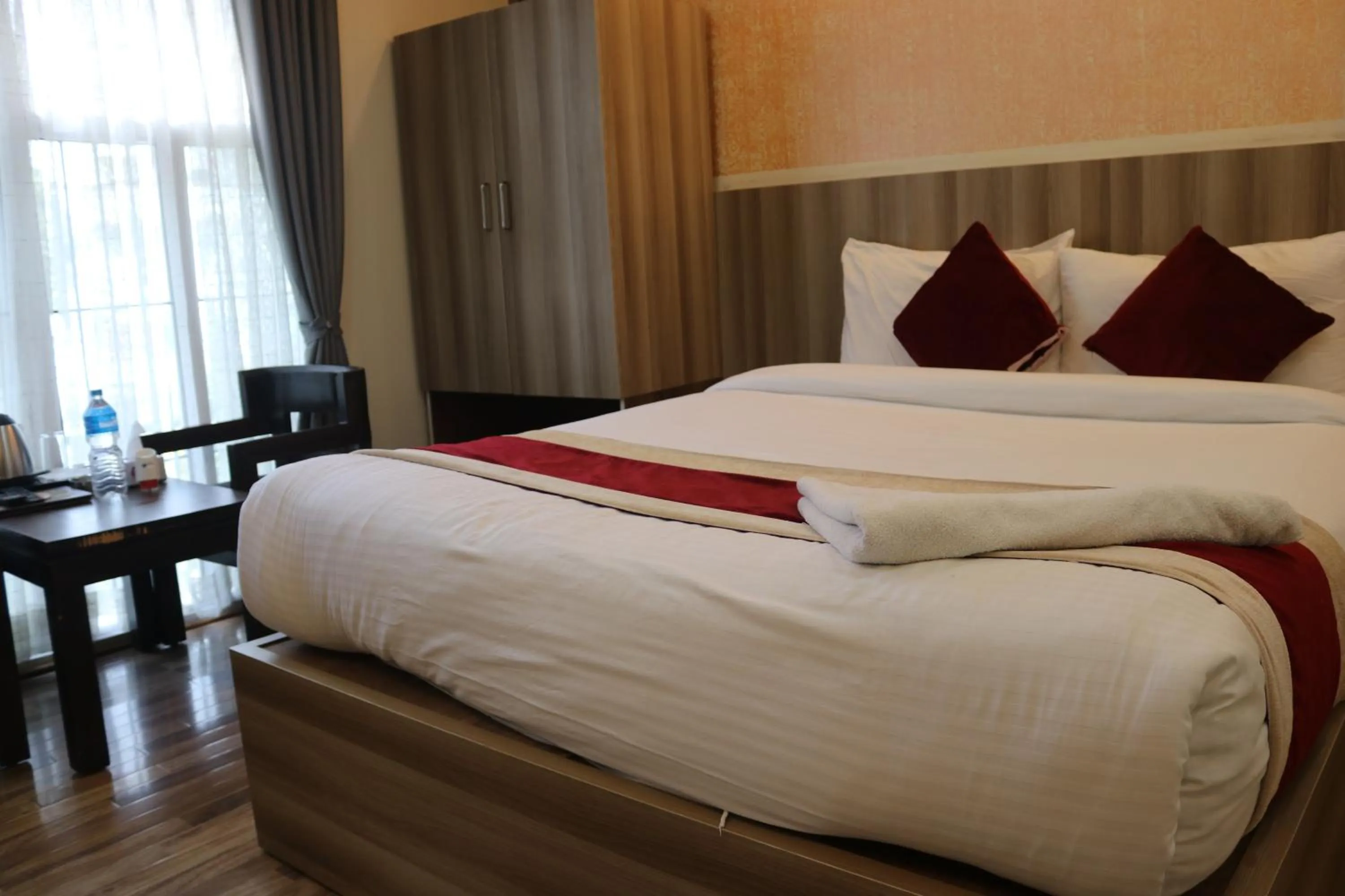 Photo of the whole room, Bed in Hotel Royal Emperor