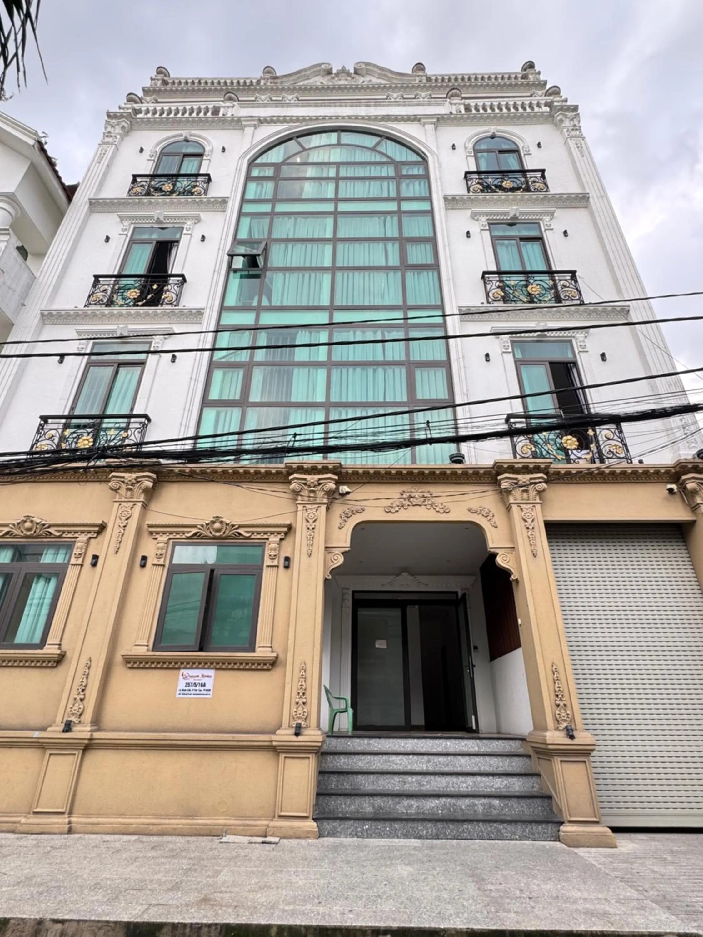 Property building in DreamHome - Sunset