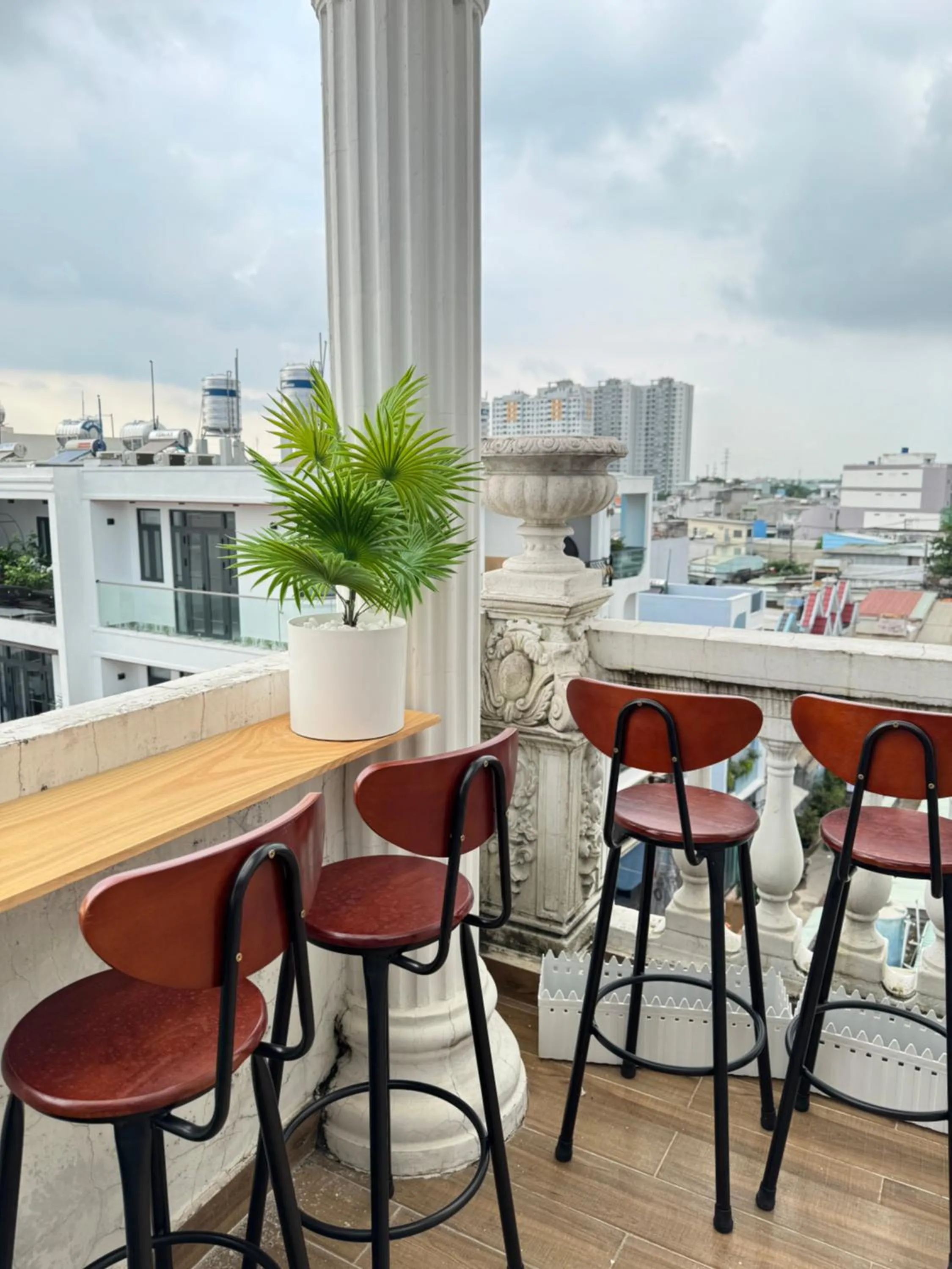 Property building in DreamHome - Sunset