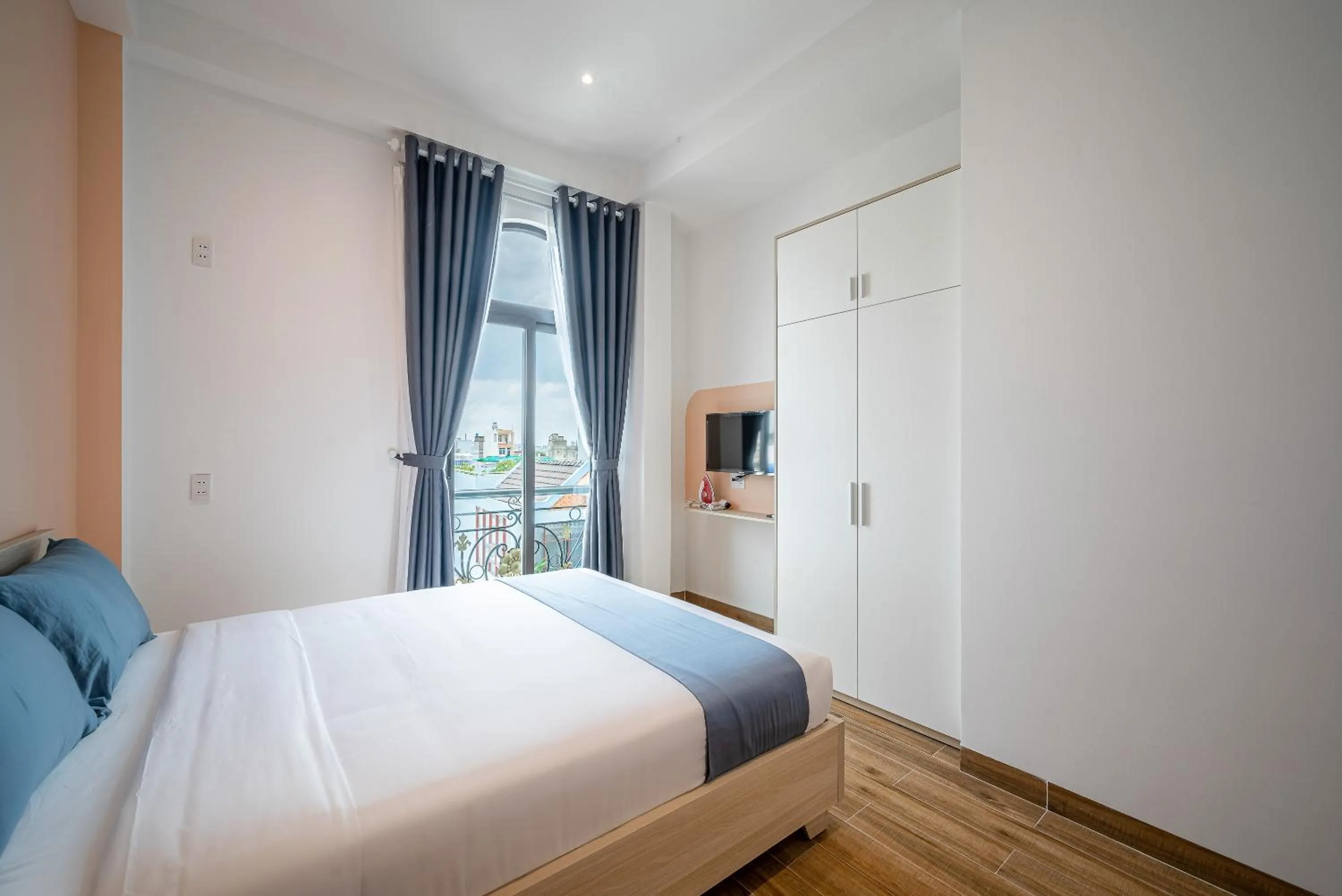 Communal lounge/ TV room in Cozrum Homes - Cozytel Residence