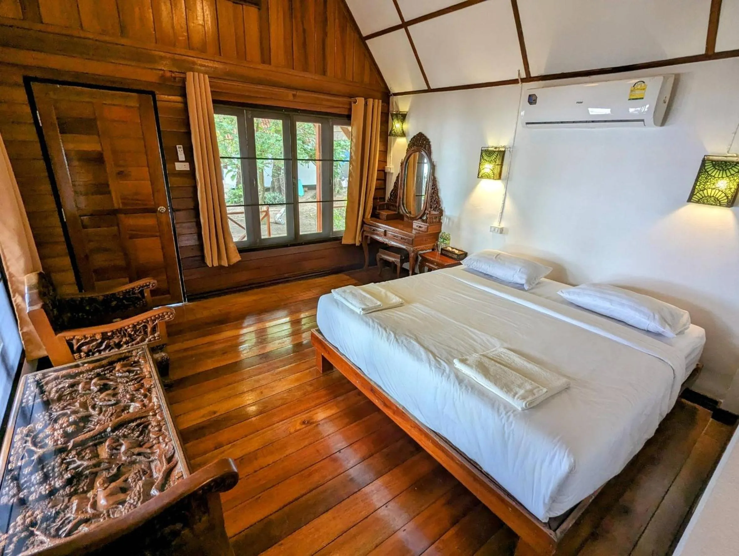 Property building, Bed in Ziggy Stardust