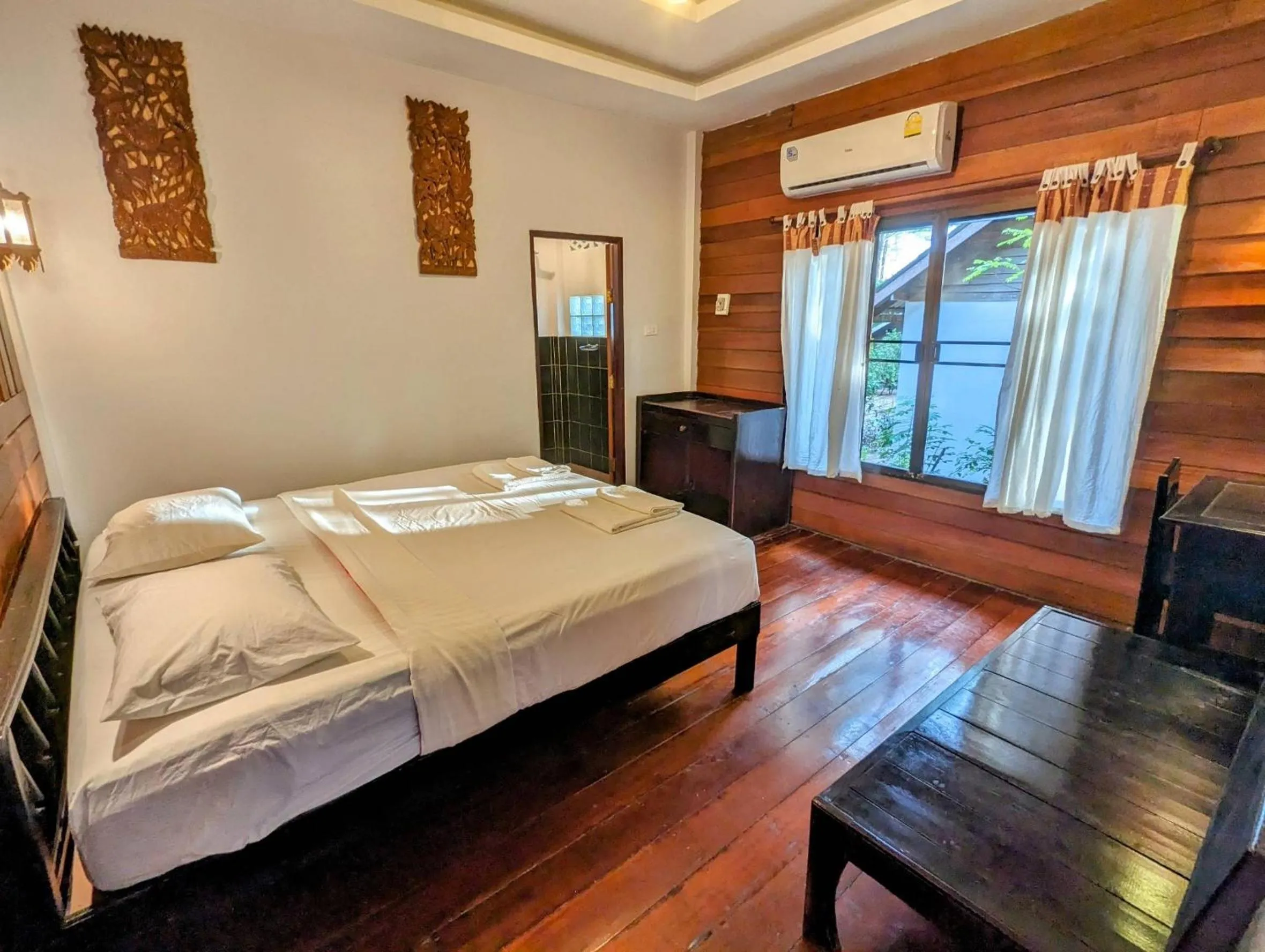 Bed in Ziggy Stardust