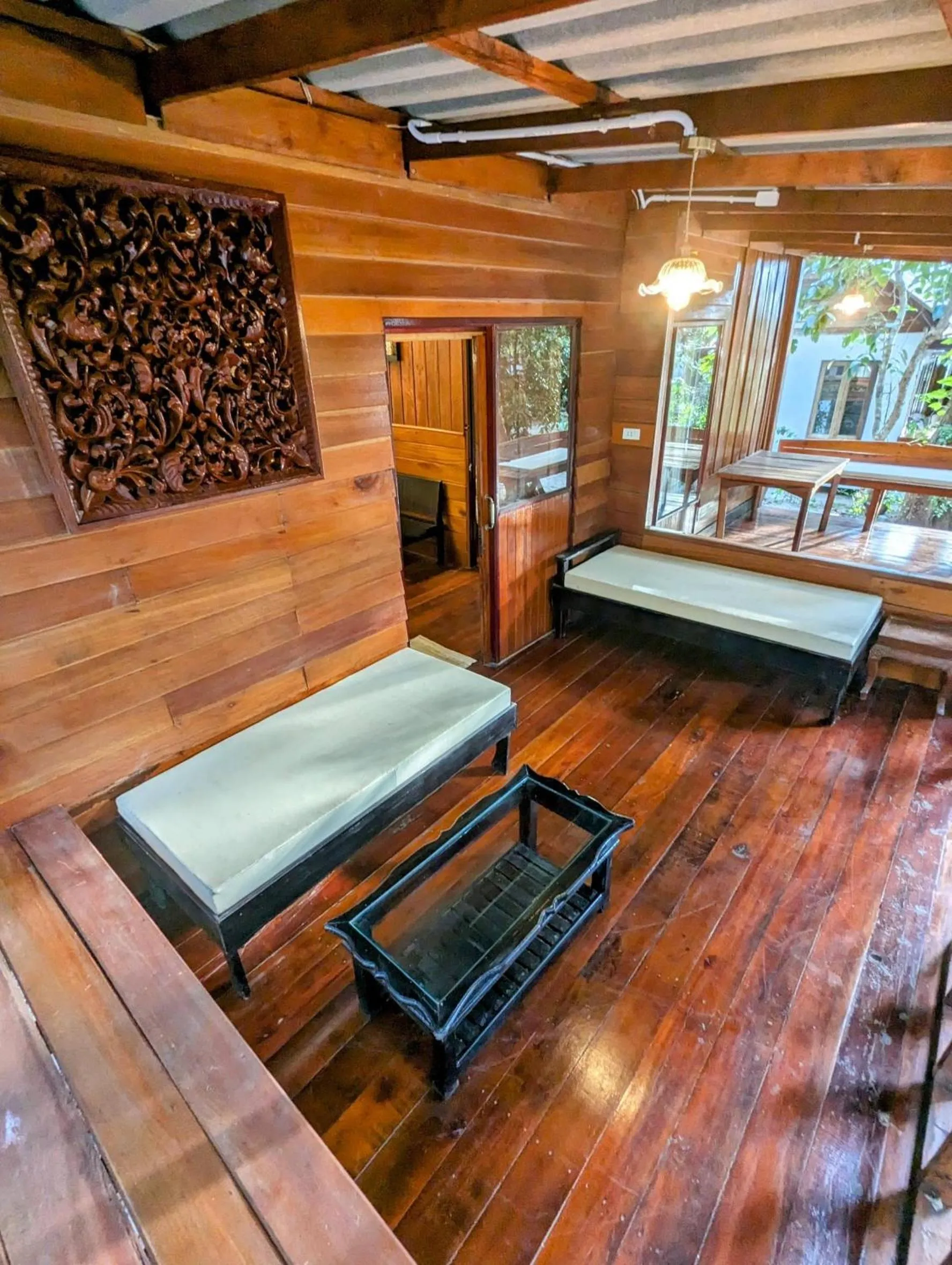 Patio in Ziggy Stardust