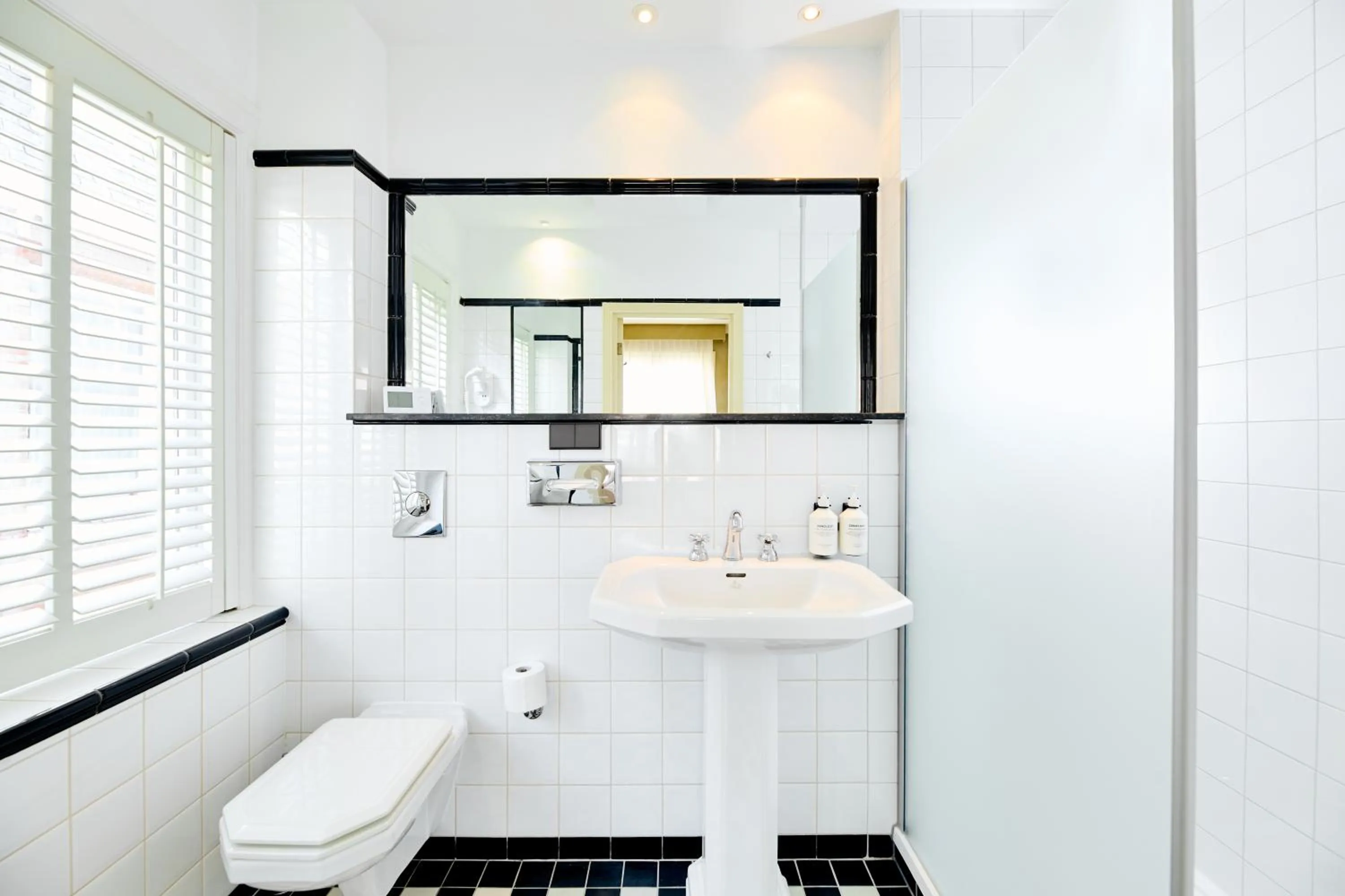 Shower in ARQ Paleis Hotel