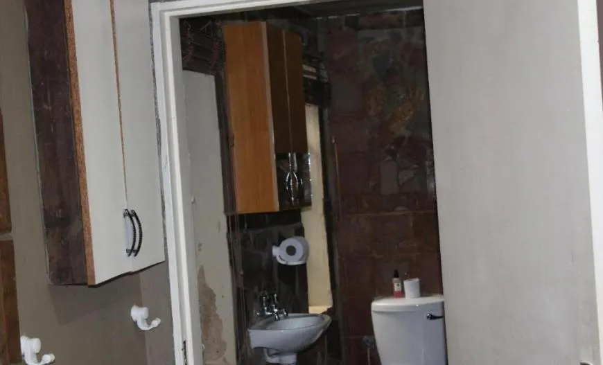 Emahlathini Guest Farm