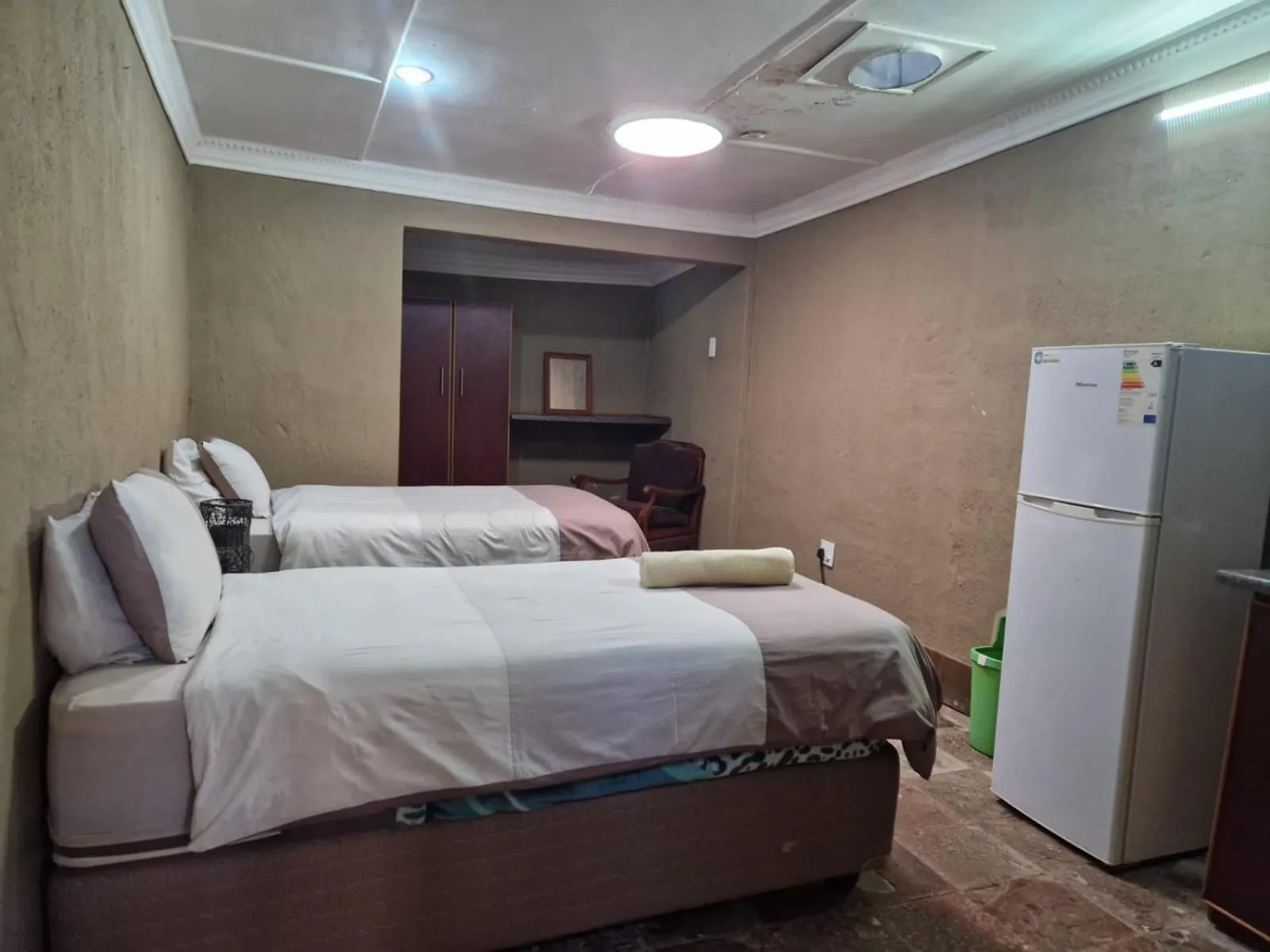 Emahlathini Guest Farm