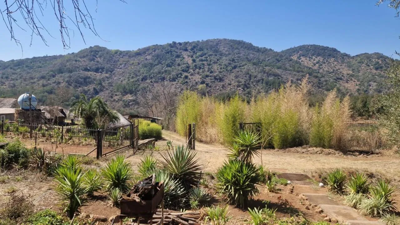 Emahlathini Guest Farm