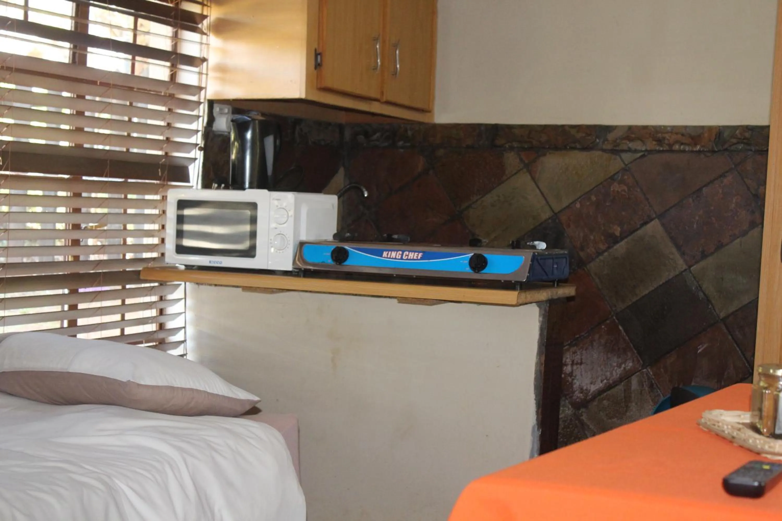 Emahlathini Guest Farm